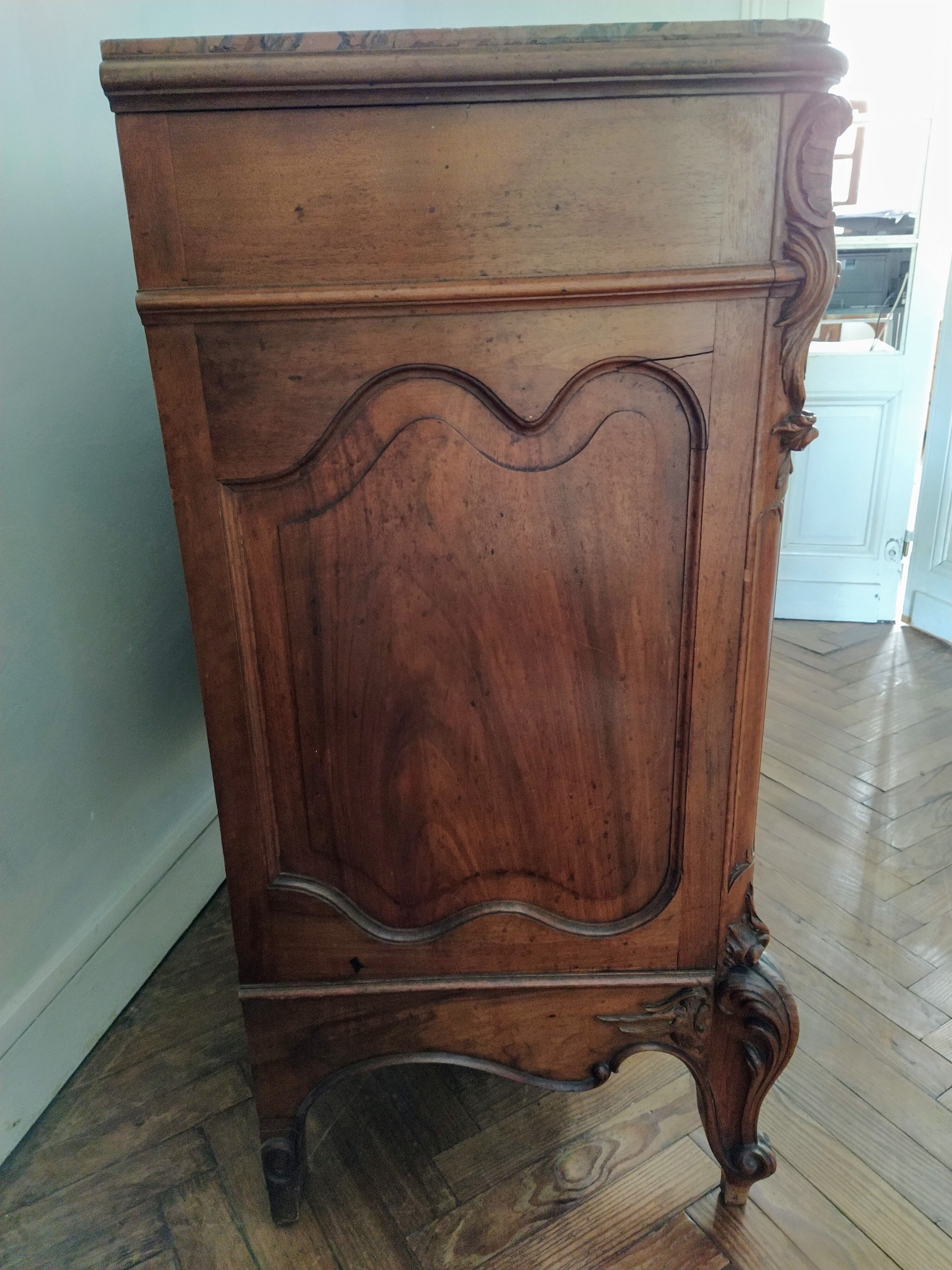 Meuble avec marbre