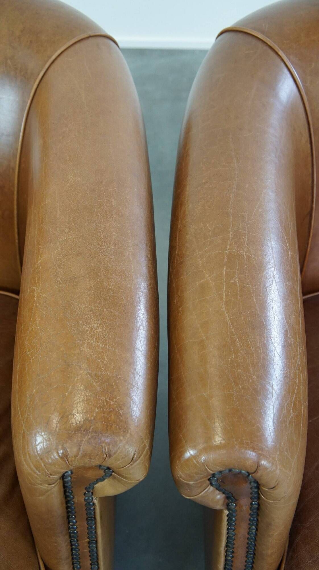 Set of 2 very comfortable light cognac-colored leather club armchairs in English style
