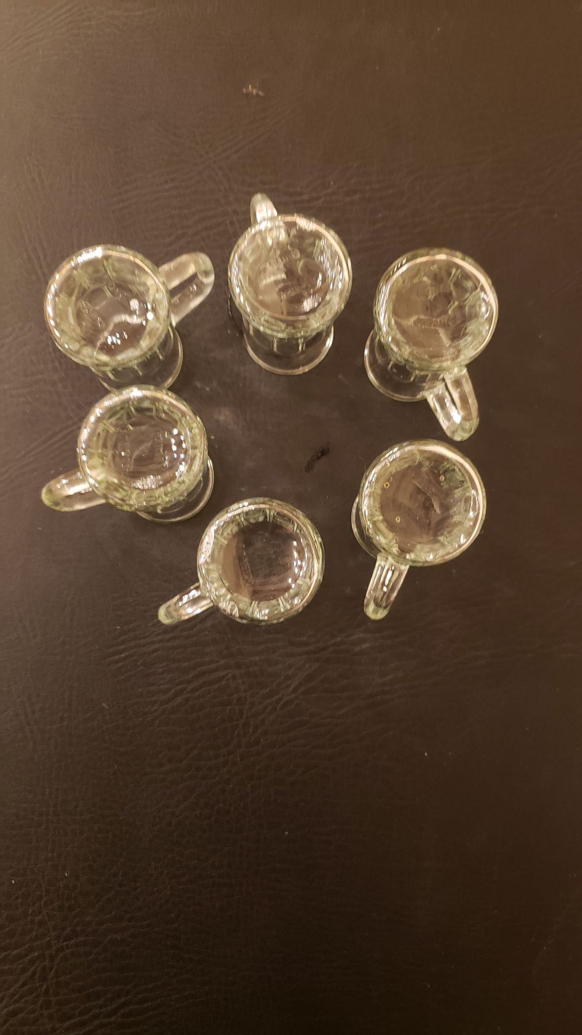 6 verres  à liqueur verre pressé moulé forme choppe