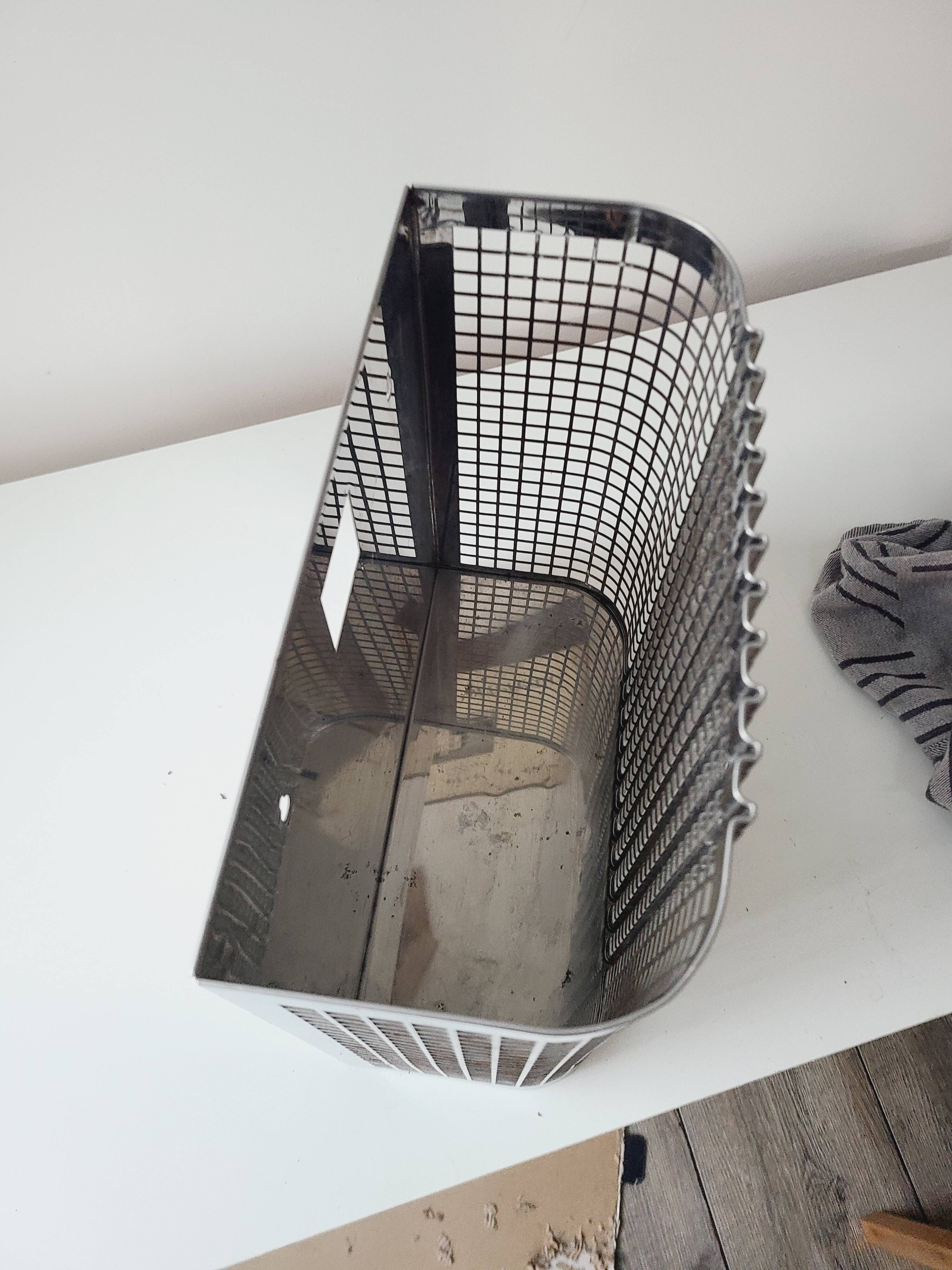 Corbeille murale industrielle en inox
