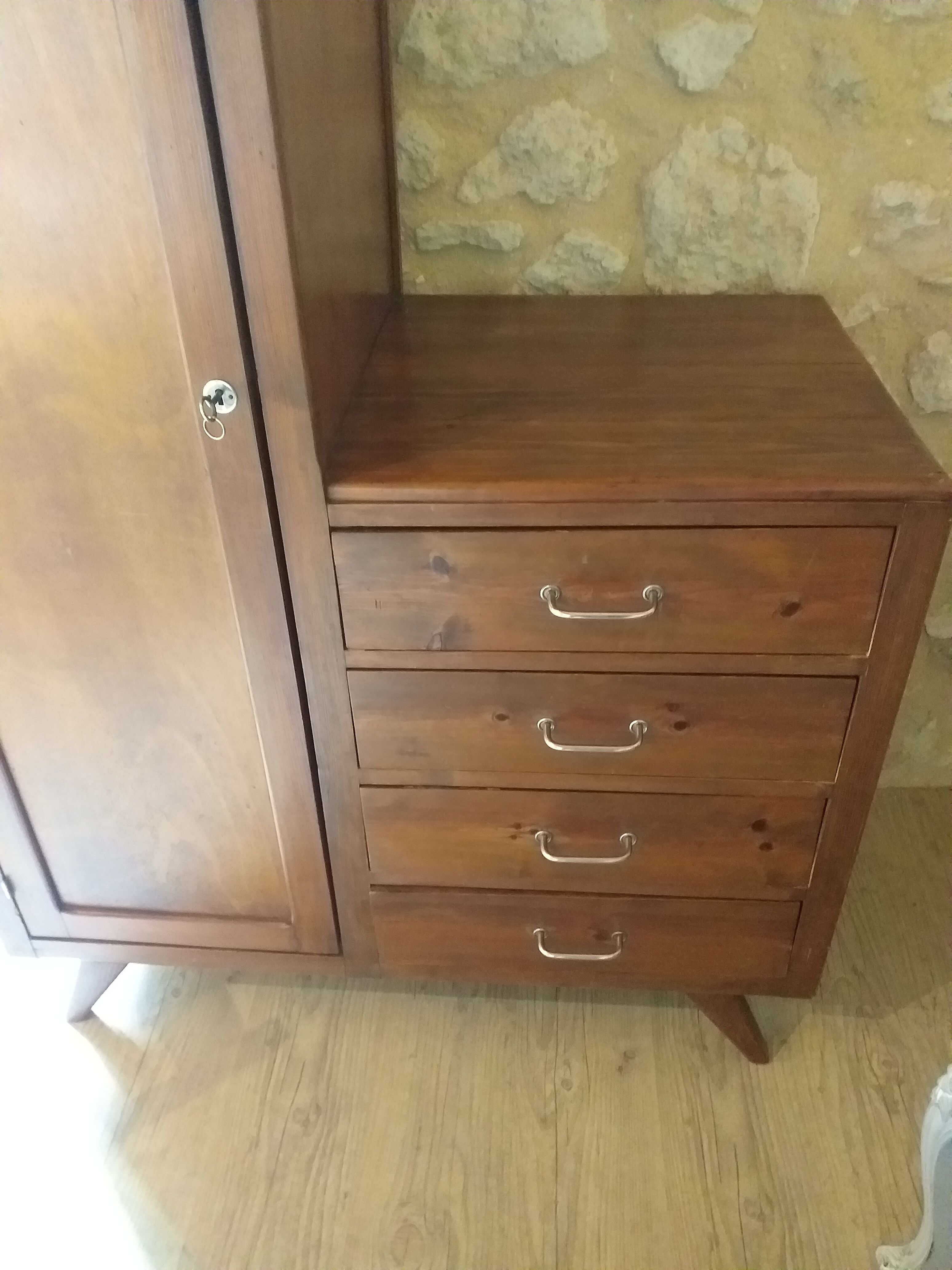 Asymmetrical cabinet