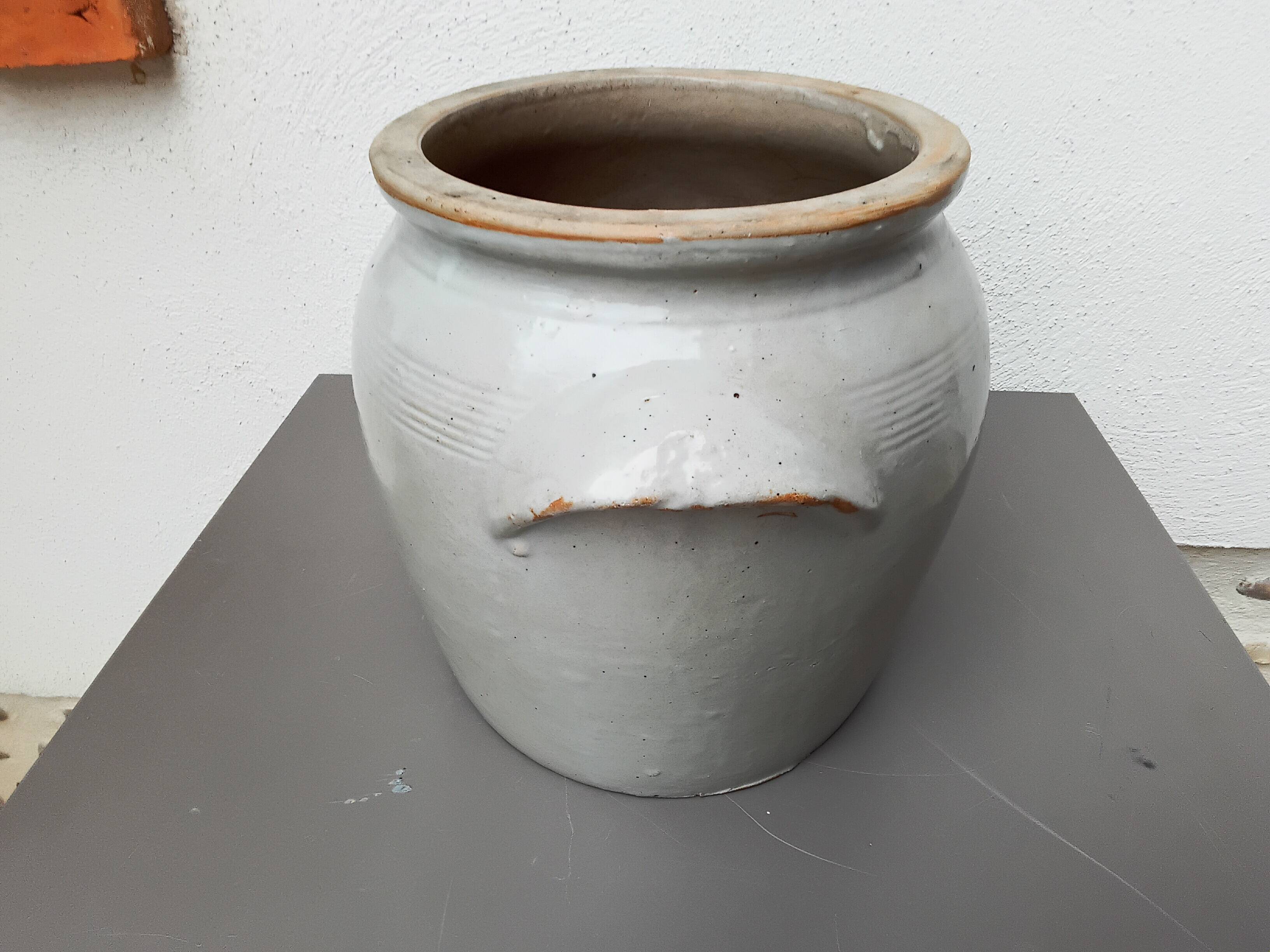 Beige enameled stoneware pot
