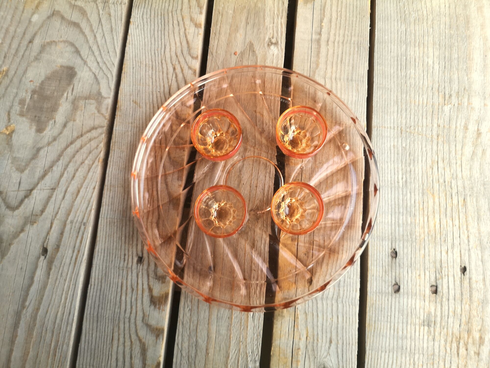 Ancient Rose Glass Plate with 4 Small Liqueur Glasses