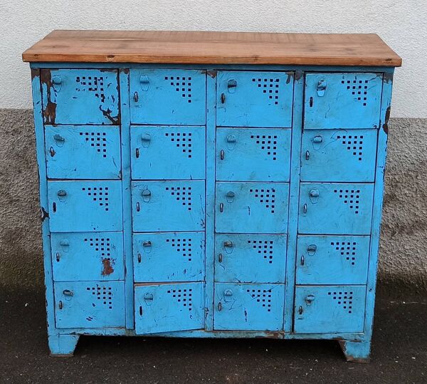 Casier ancien en métal bleu avec plateau bois