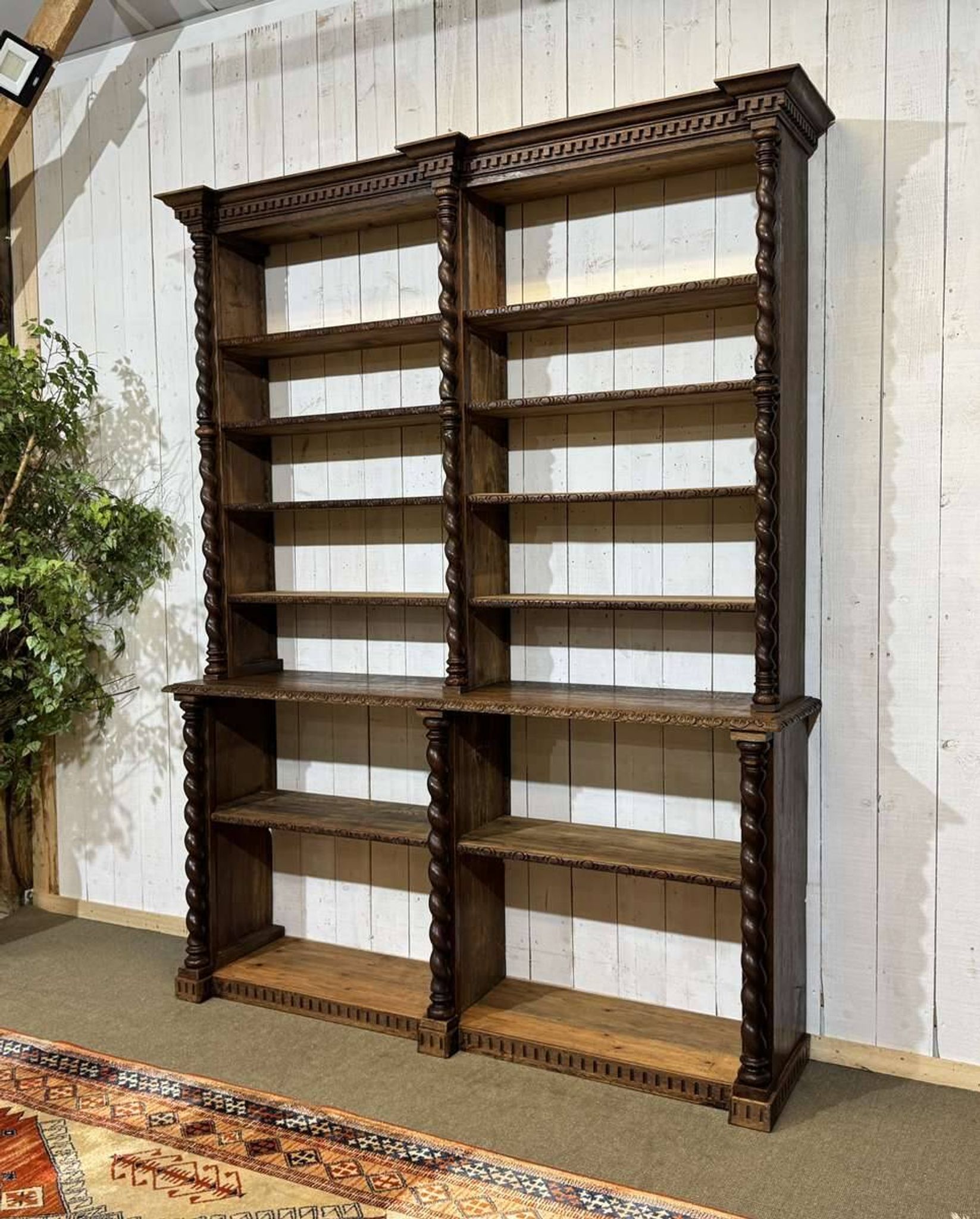 Bibliothèque de boiserie en chêne et sapin début XXème