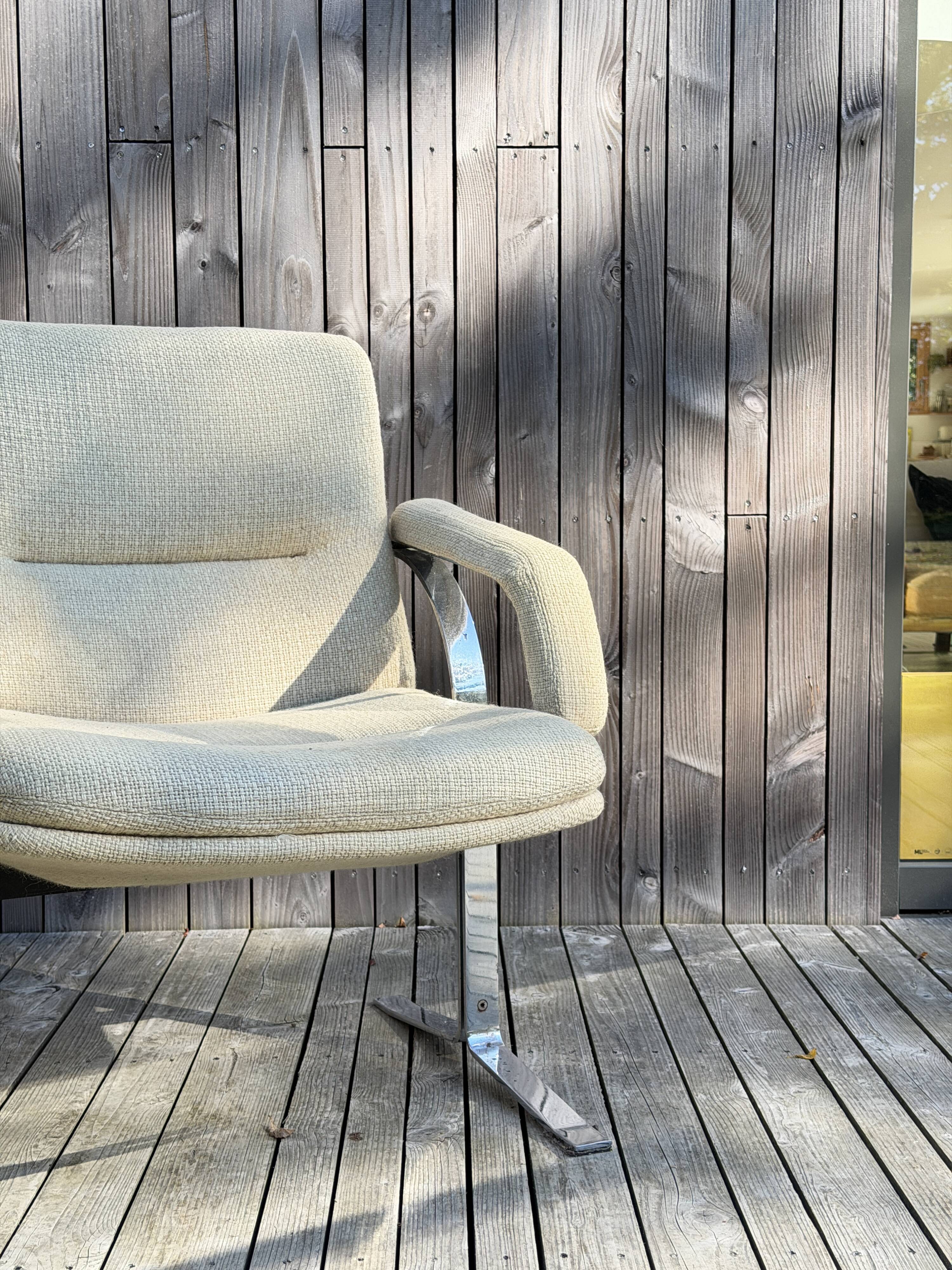 Modernist armchair in chrome-plated steel – institutional design, 1960s–70s