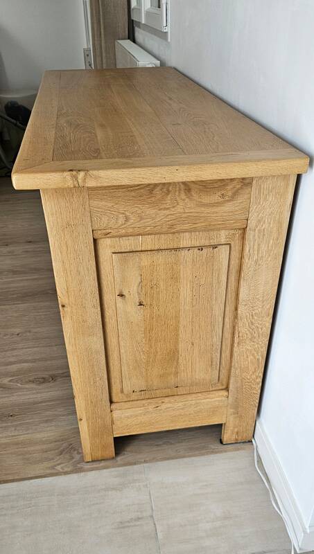 Buffet / TV unit in solid oak with a caned door.