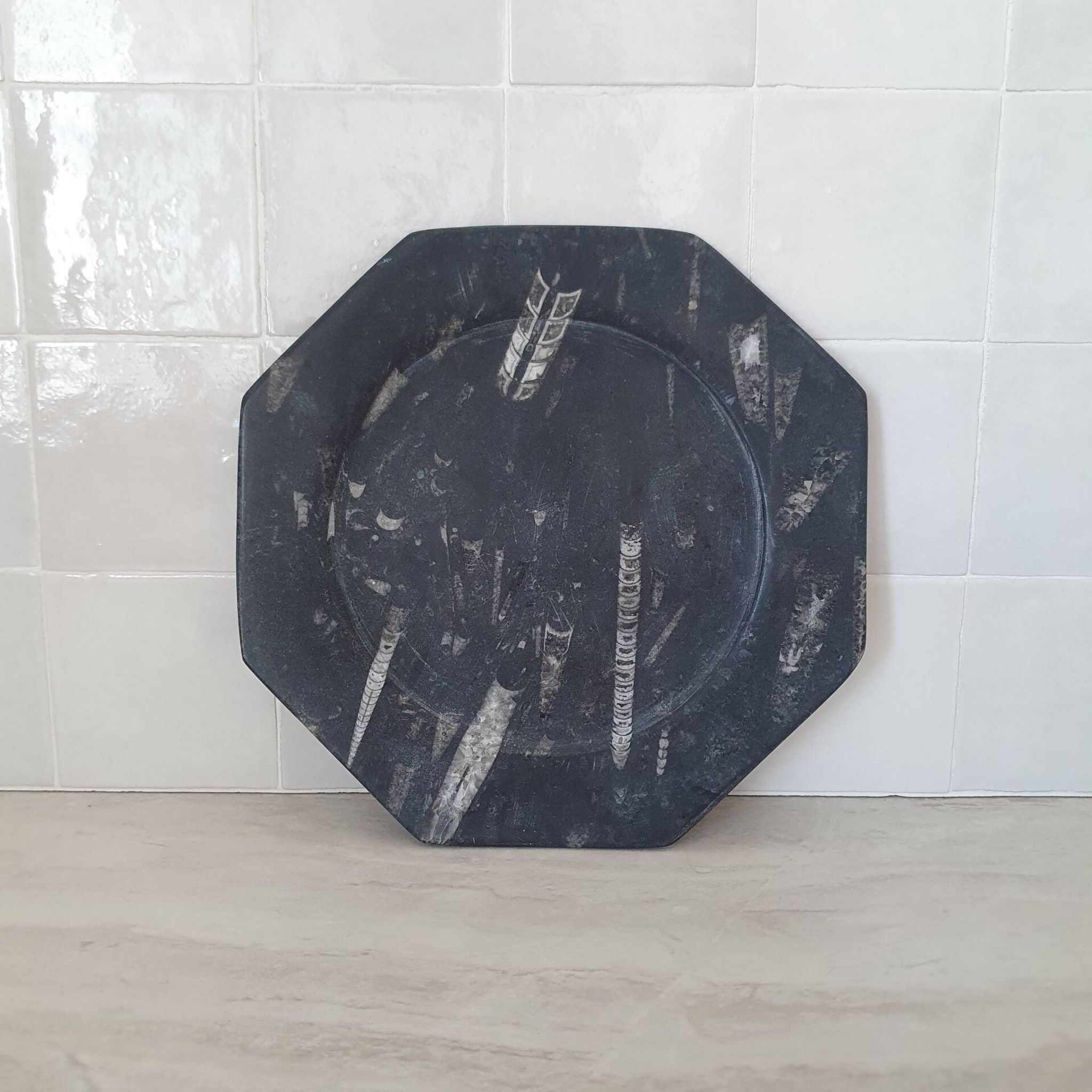 Decorative plate made of fossilised orthoceras marble.