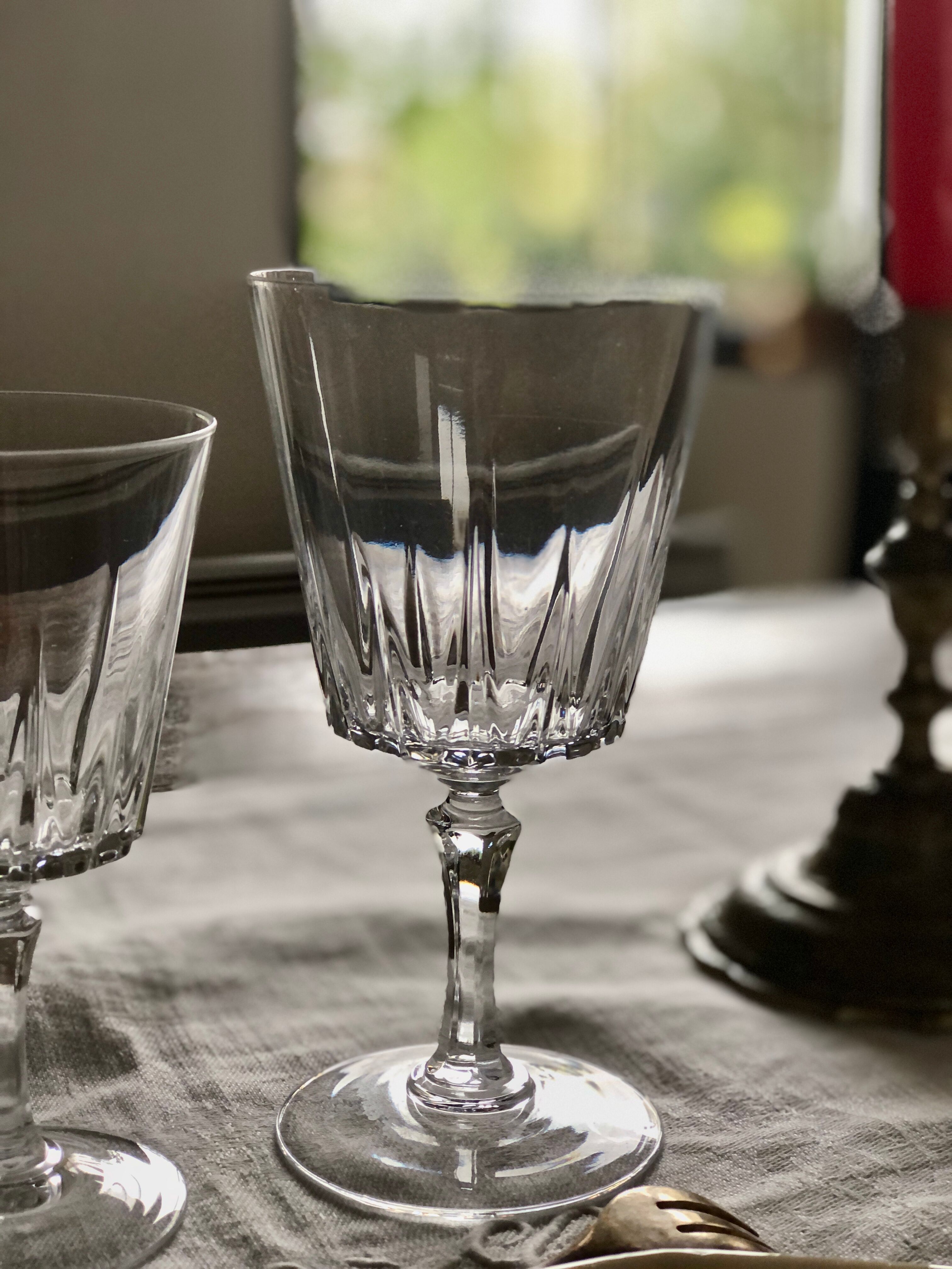 12 glasses with vine/crystal water