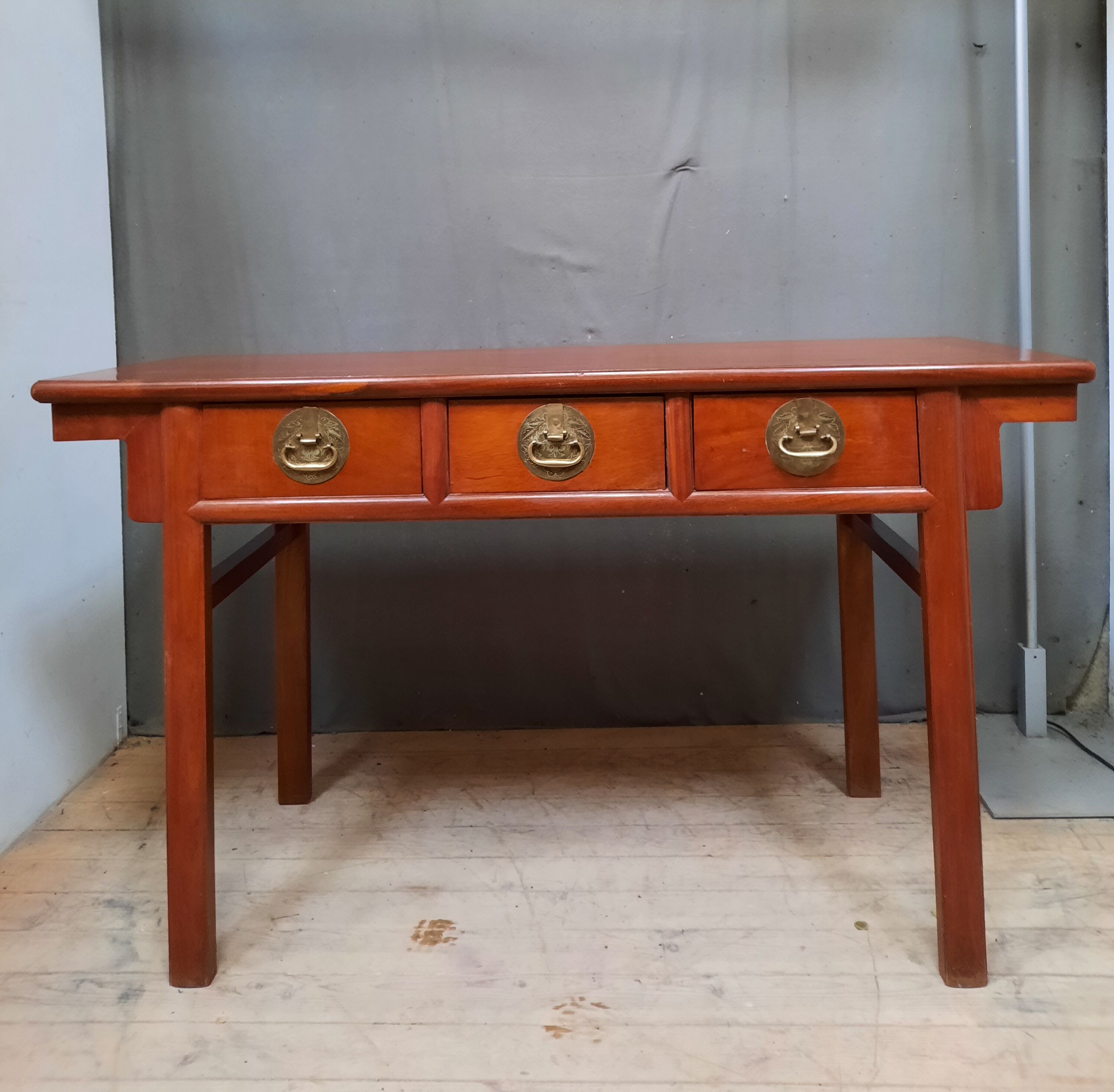 Extreme orient red console