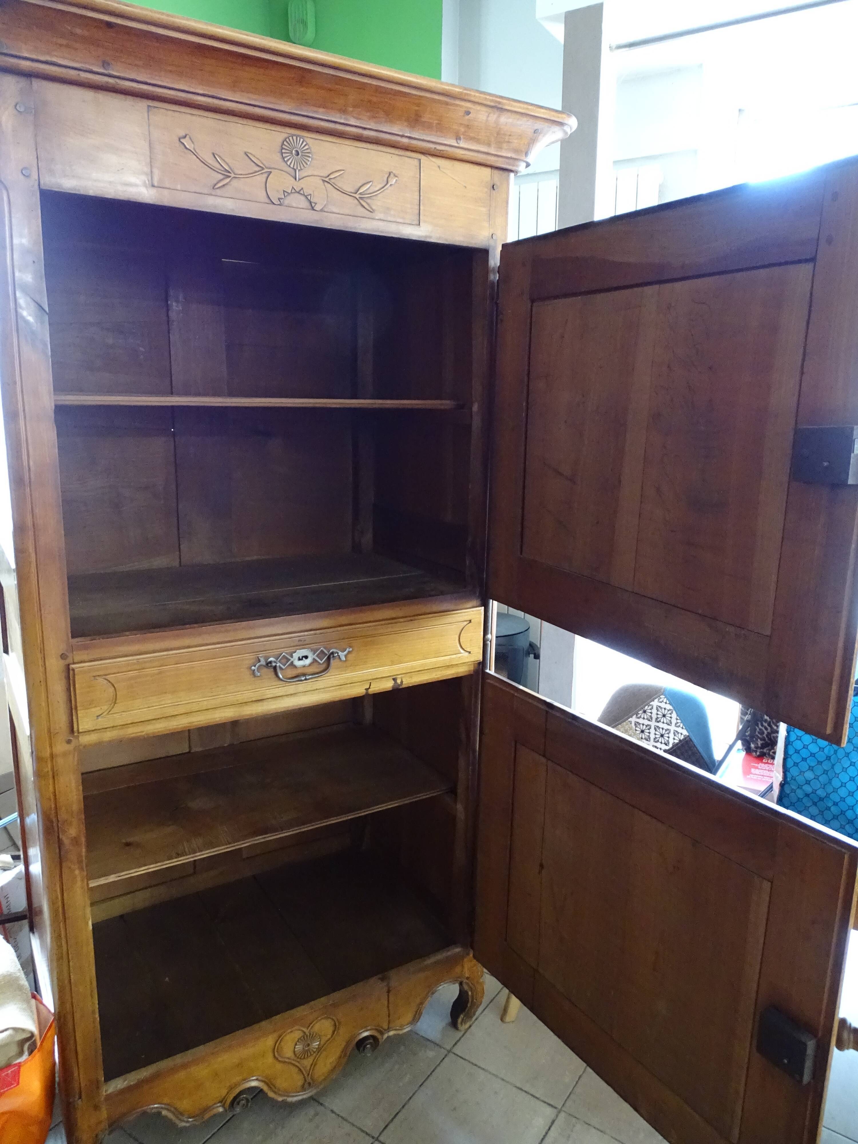 Bonnetière en merisier