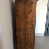 Shelf on feet with elm wood lockers