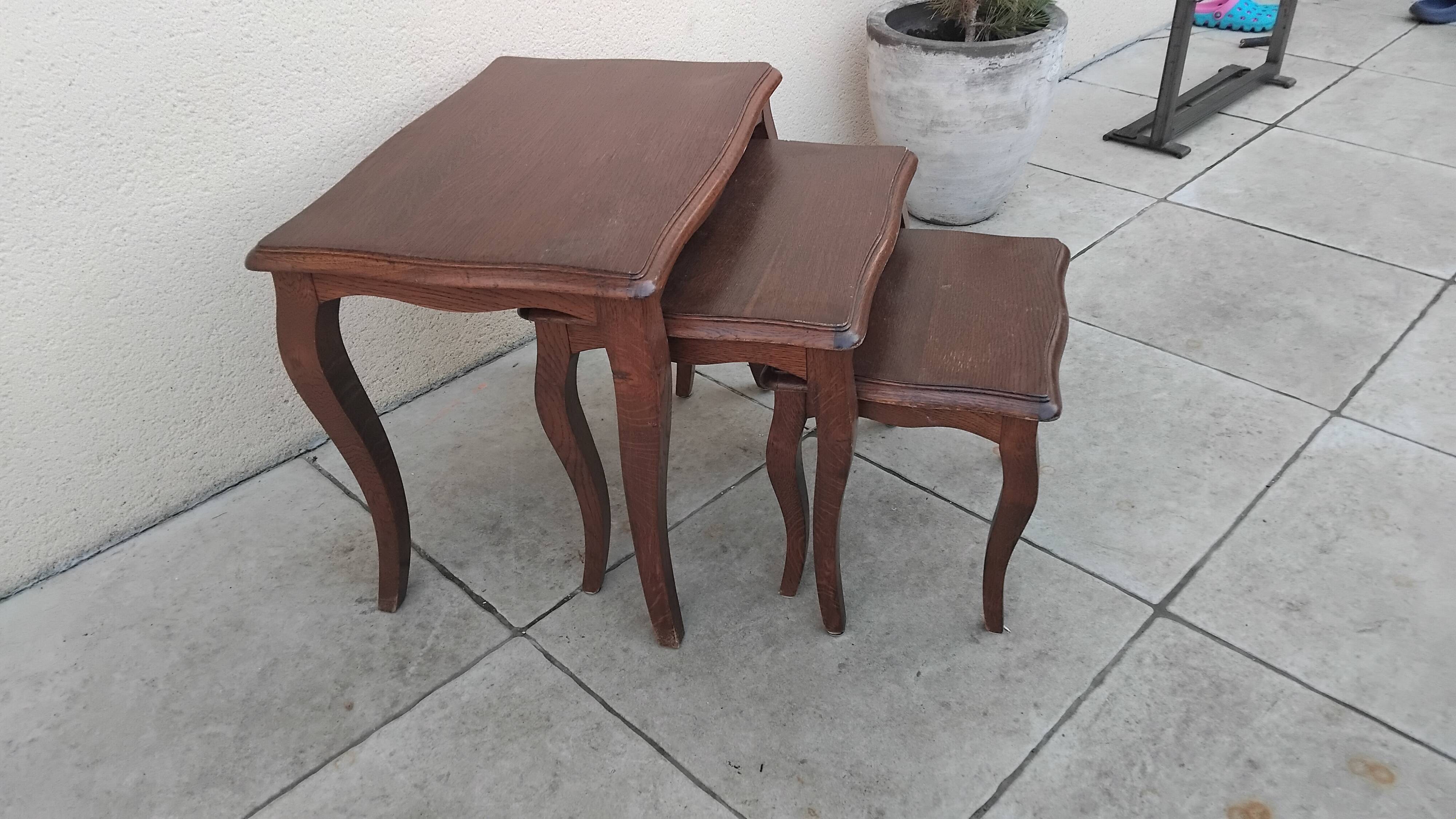 Vintage wooden nesting table