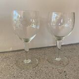 2 wine glasses