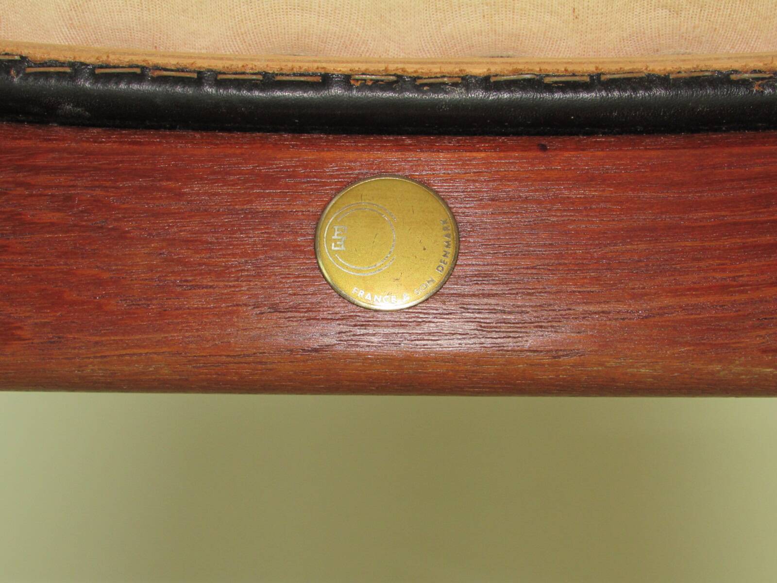 Finn Juhl model 192 in Teak, leather for France & Daverkosen