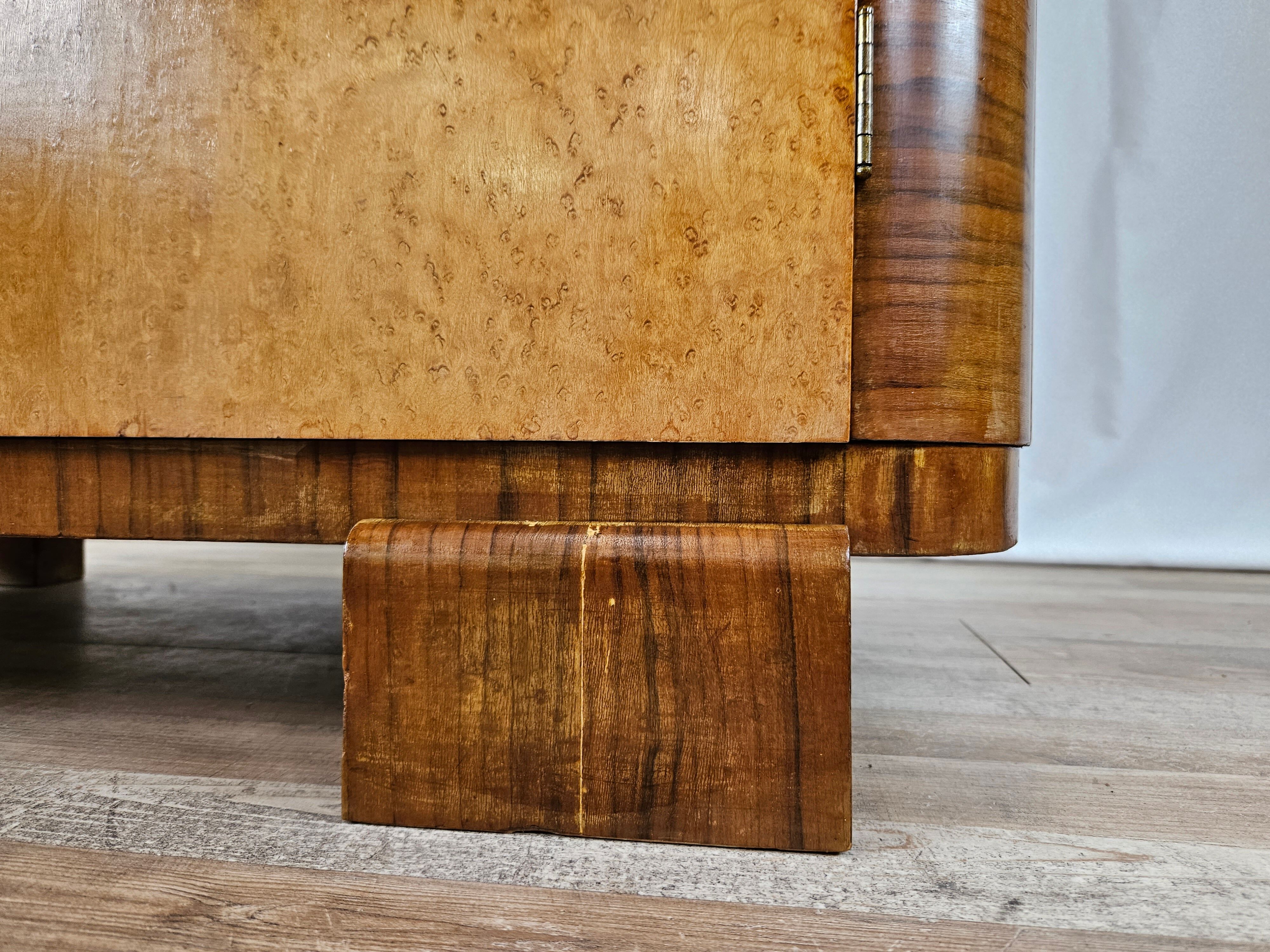 Art decò sideboard in thuja and walnut