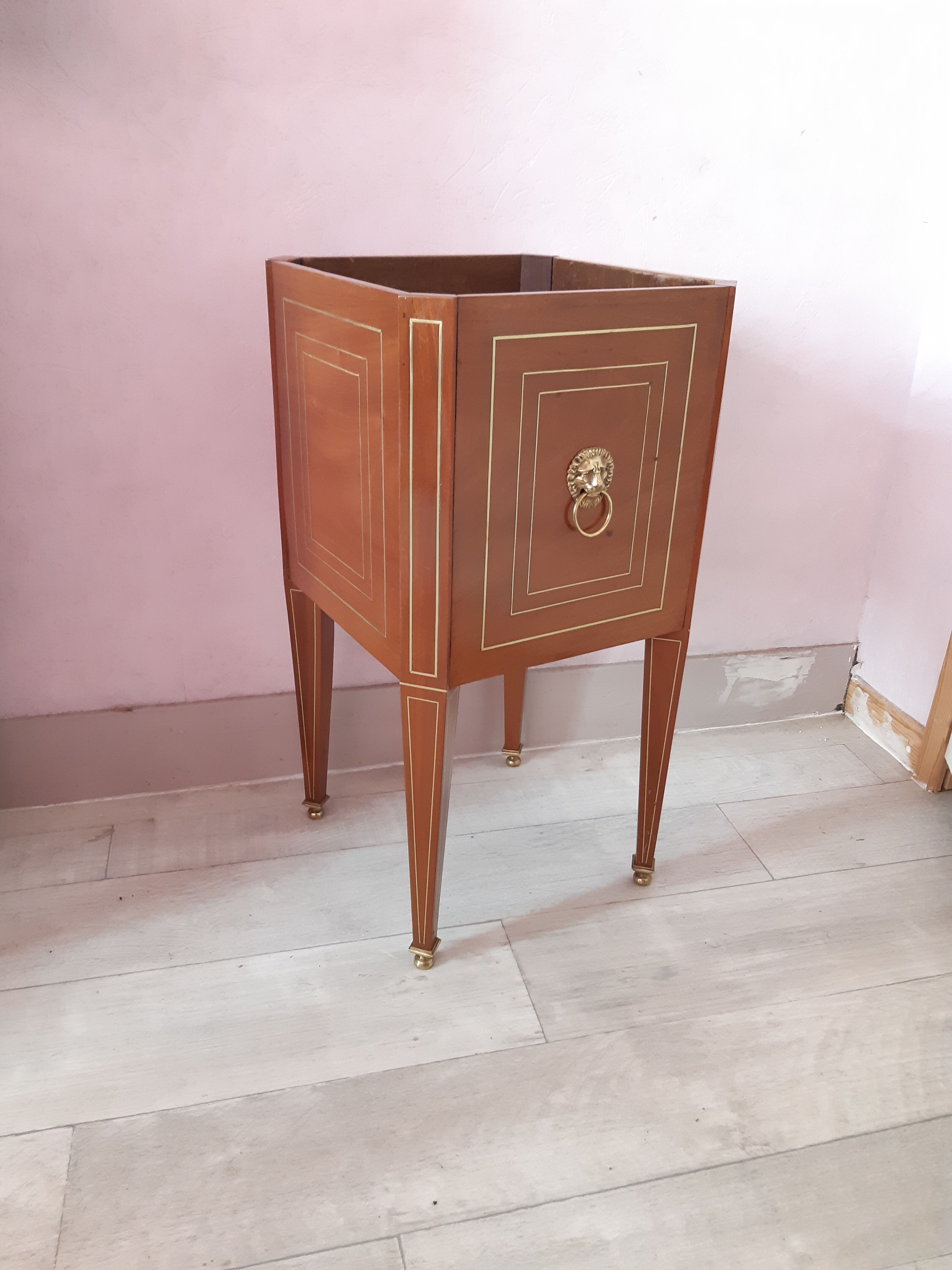 Nineteenth mahogany planter