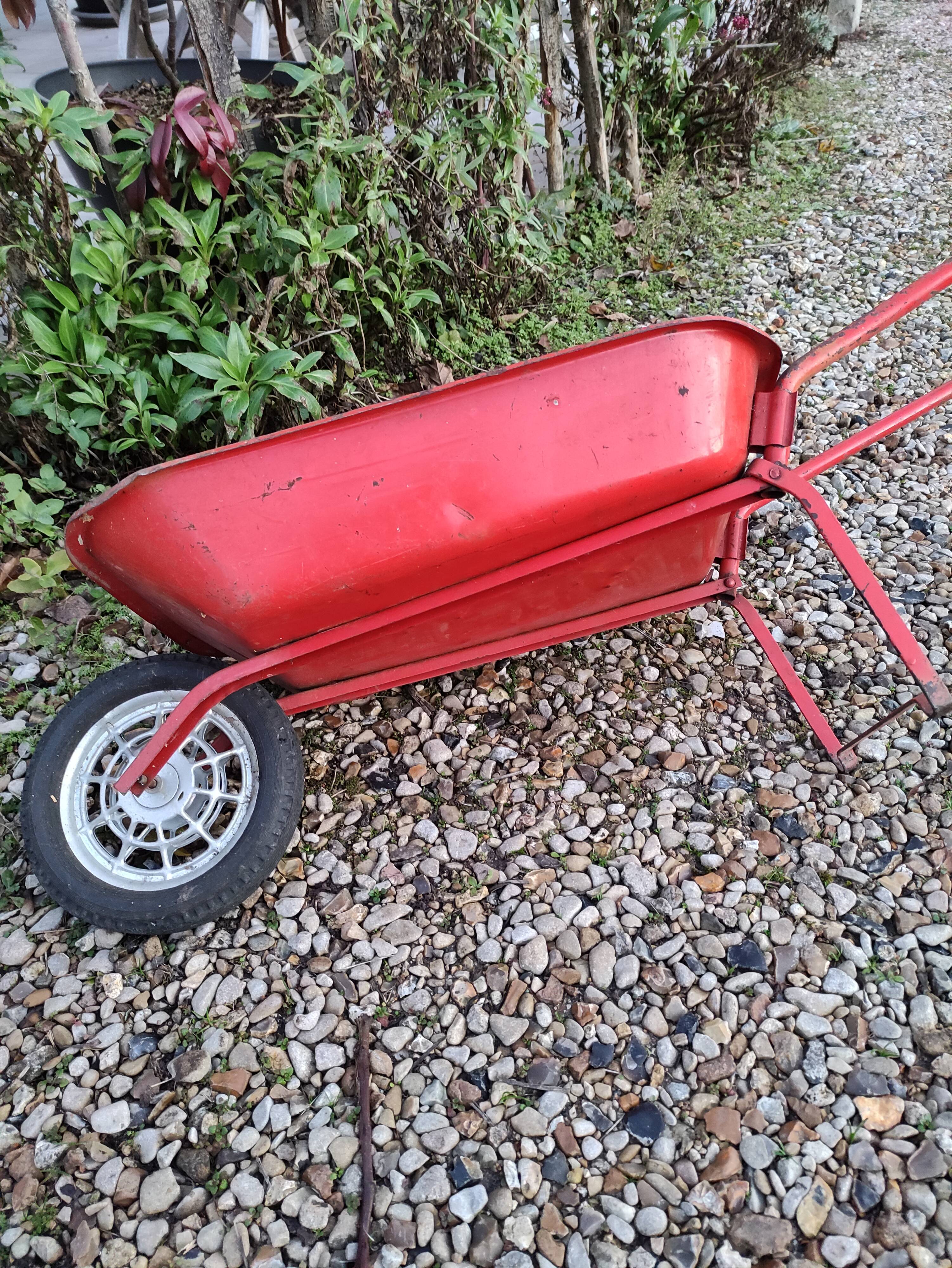 Metal child wheelbarrow