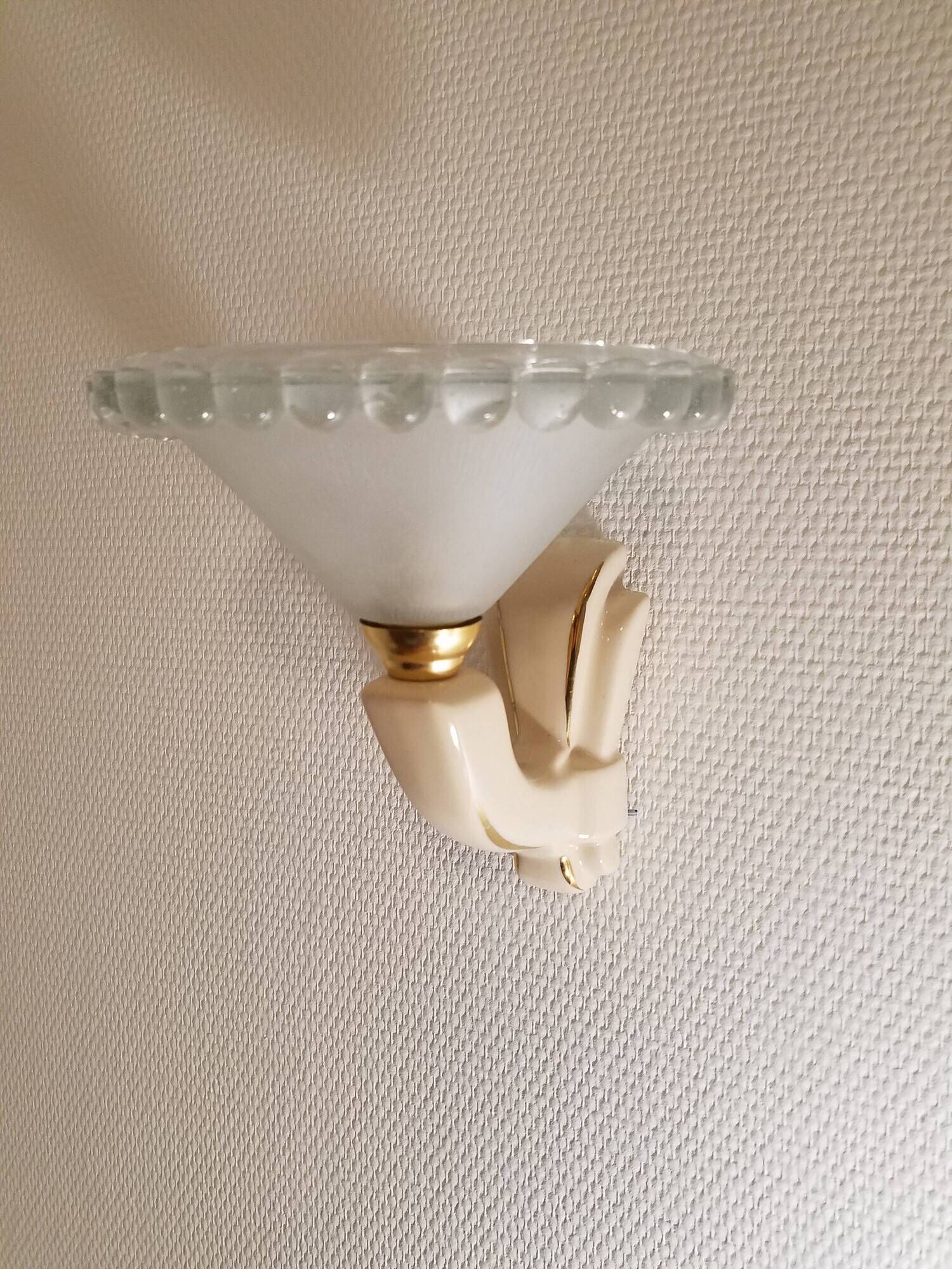 2 art deco wall lights in porcelain and frosted glass