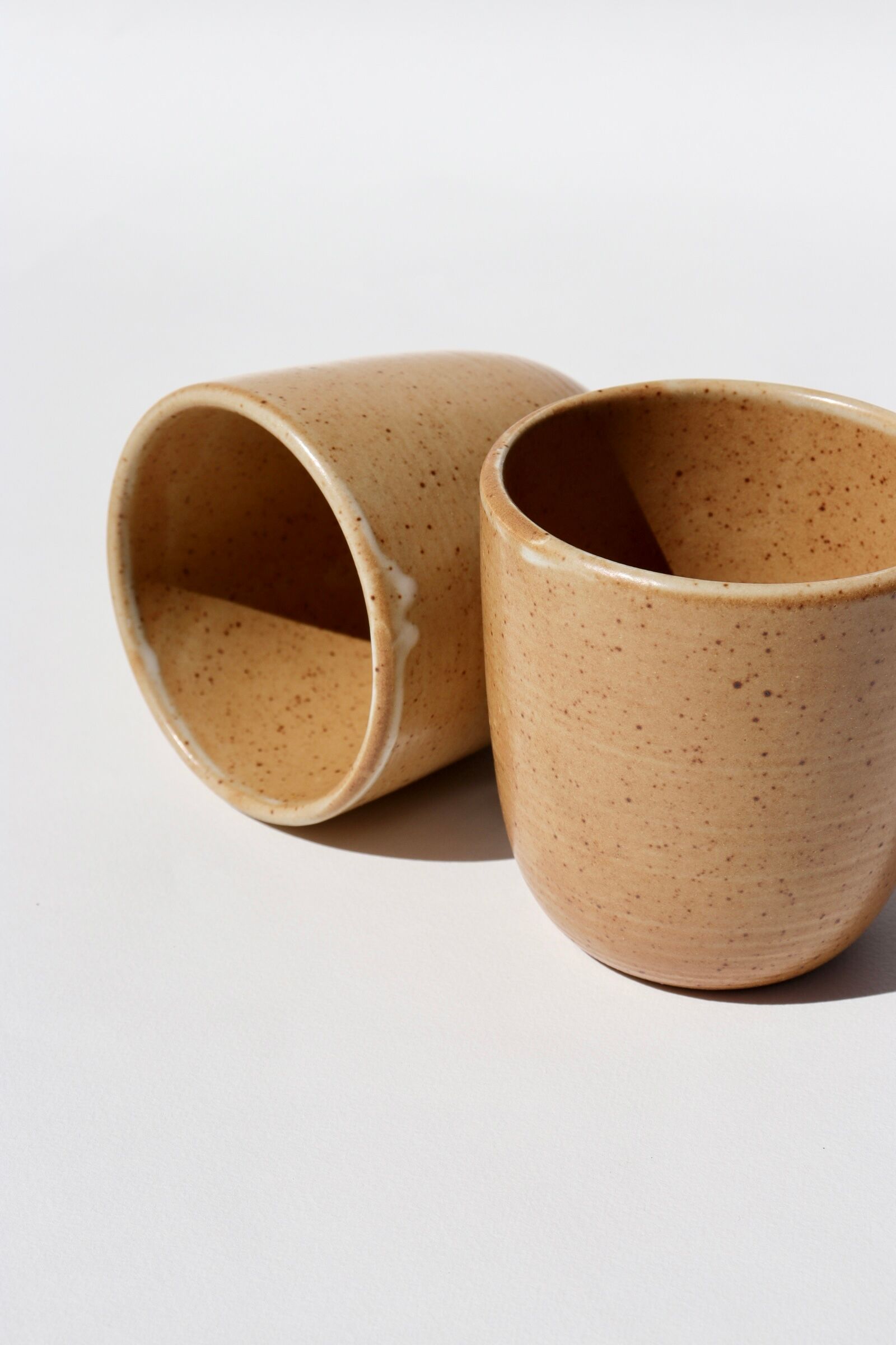 5 tasses en grès moucheté Grès Village