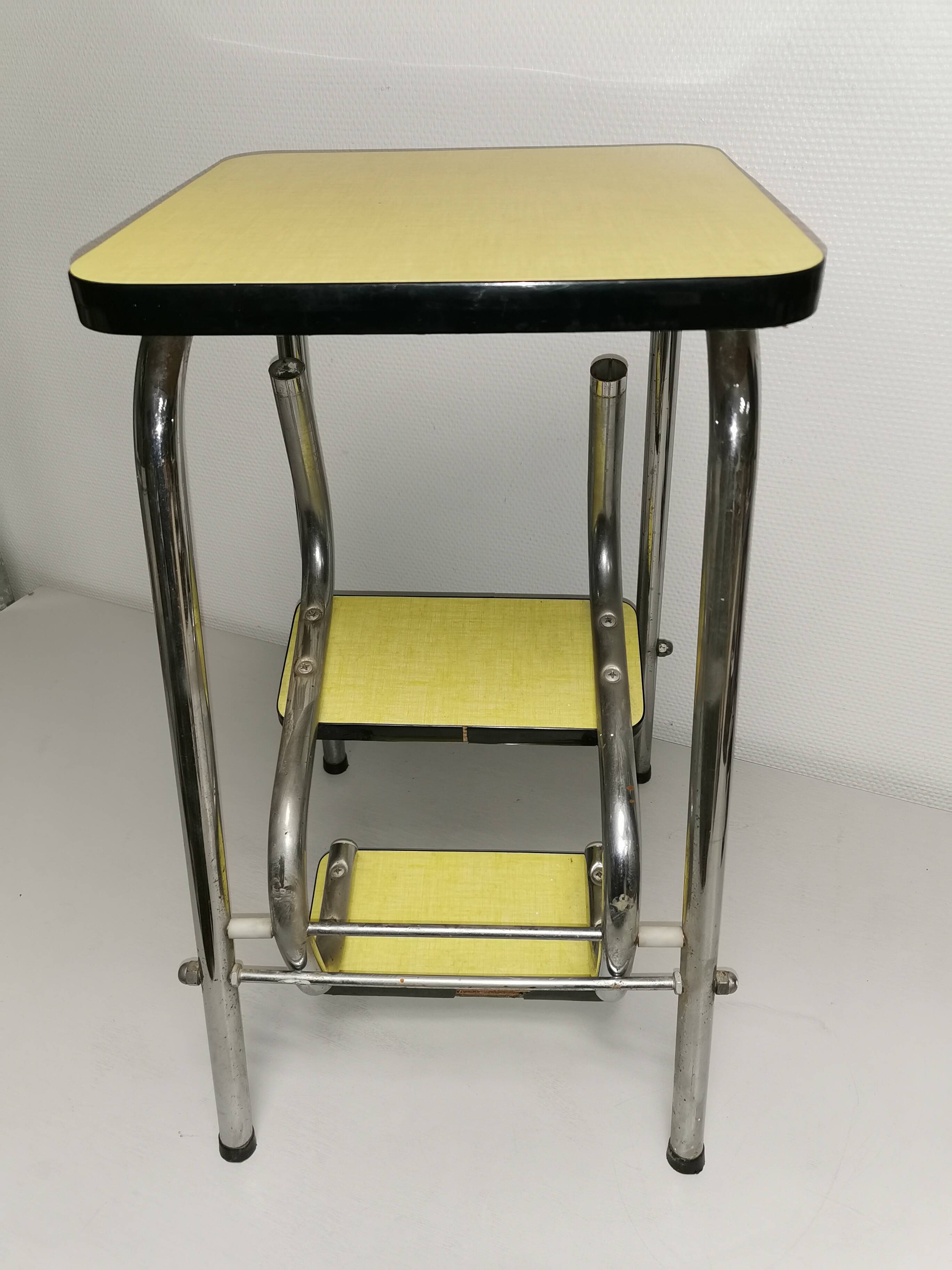 Vintage 3-step stool / step stool in yellow formica