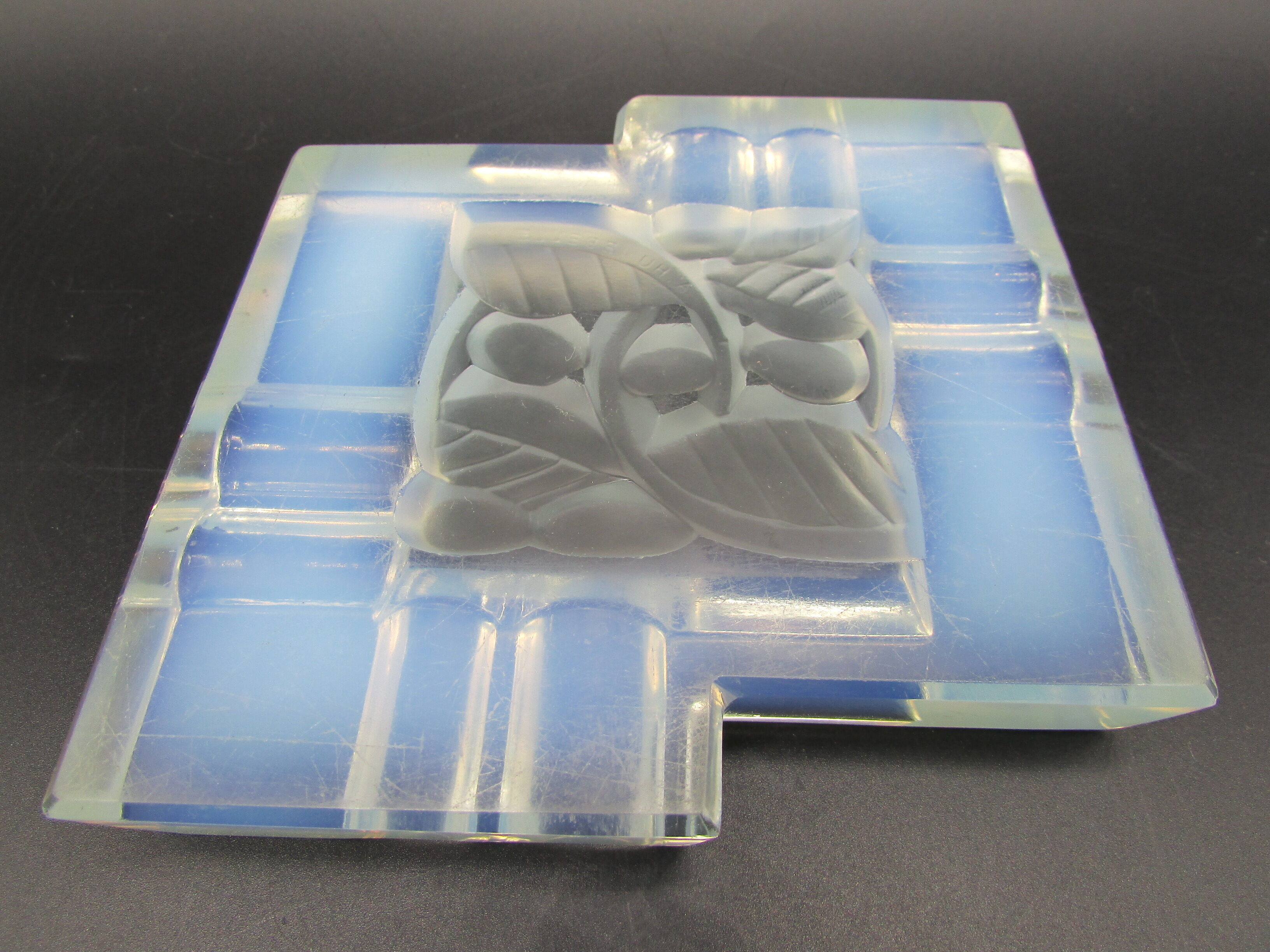 Art-deco opalescent glass ashtray A. Hunebelle