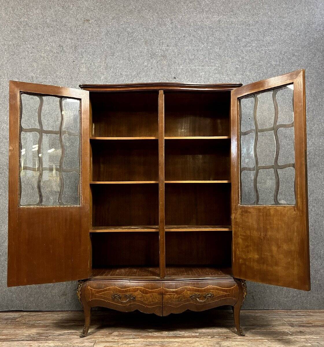 Louis XV style curved bookcase in precious wood marquetry