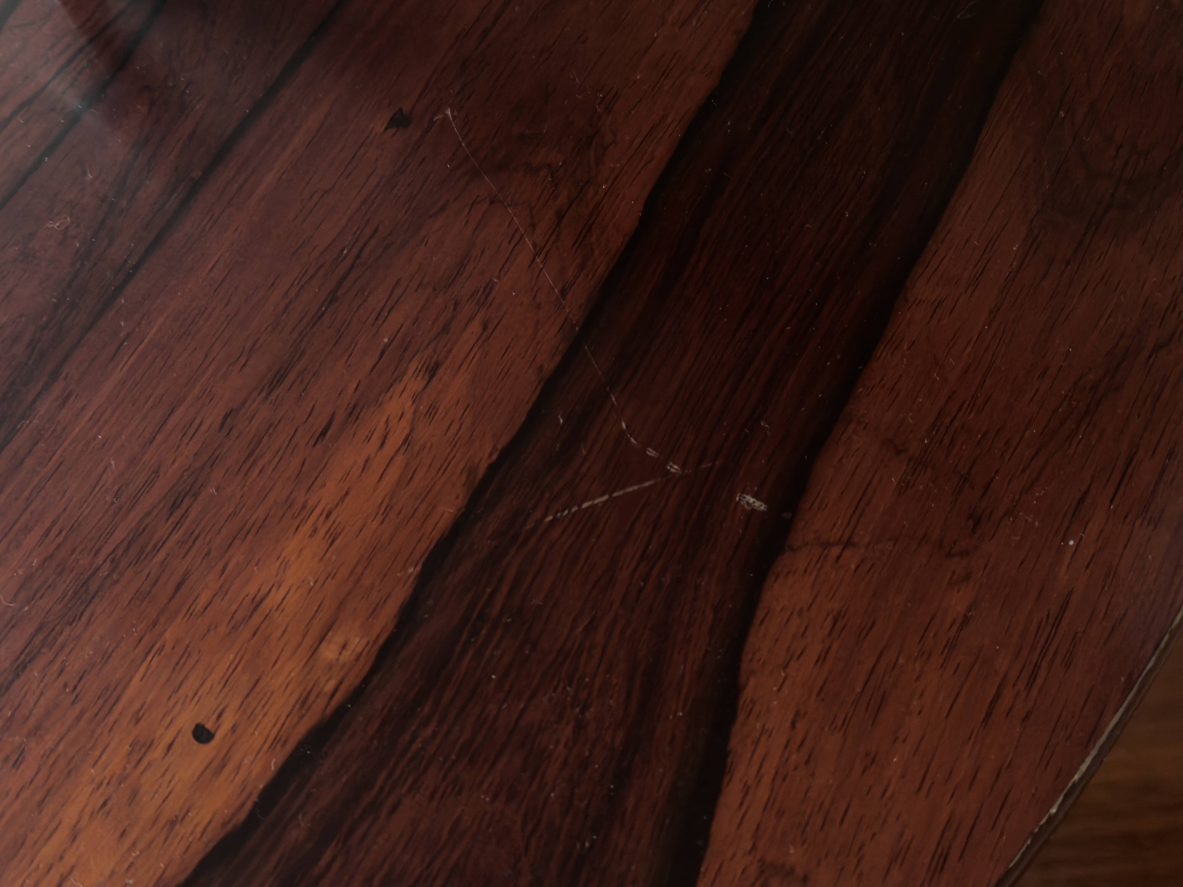 Round table in varnished rosewood
