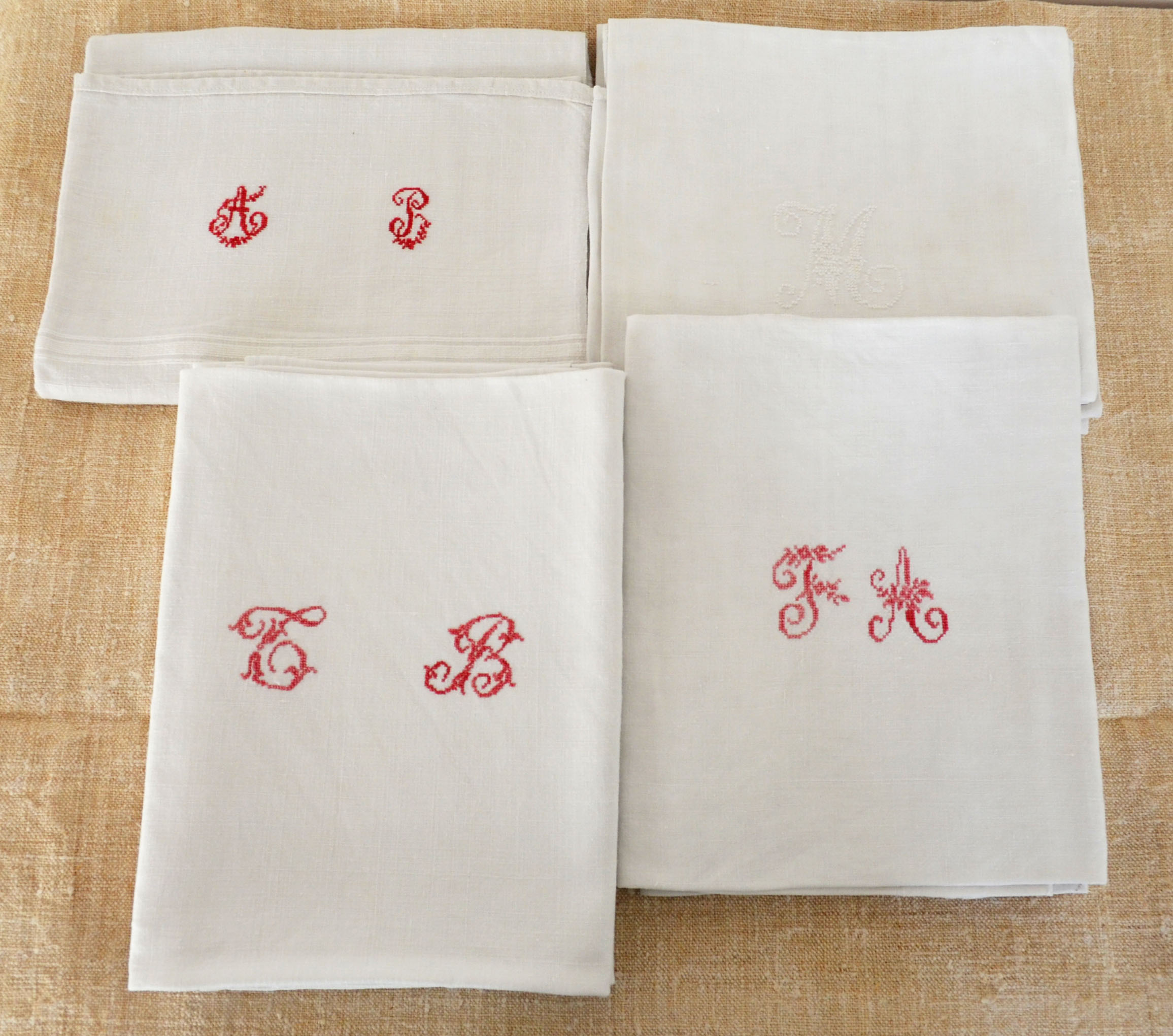 7 serviettes de table anciennes monogrammées