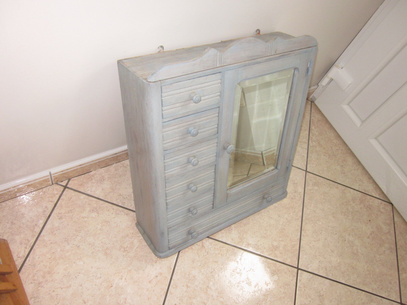 Armoire de toilette ou pharmacie