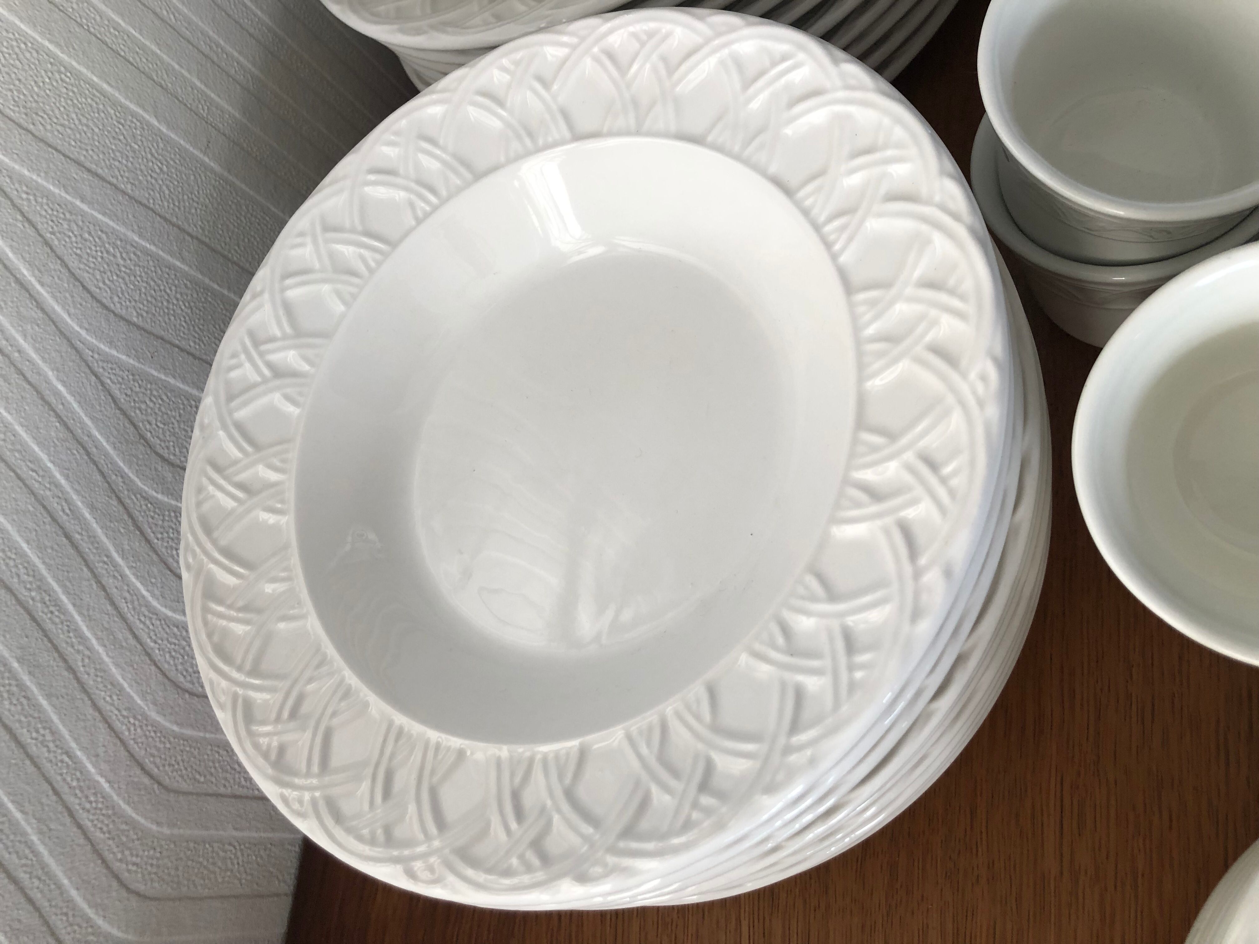 Dish set 60 pieces in white earthenware Italy Quadrifoglio