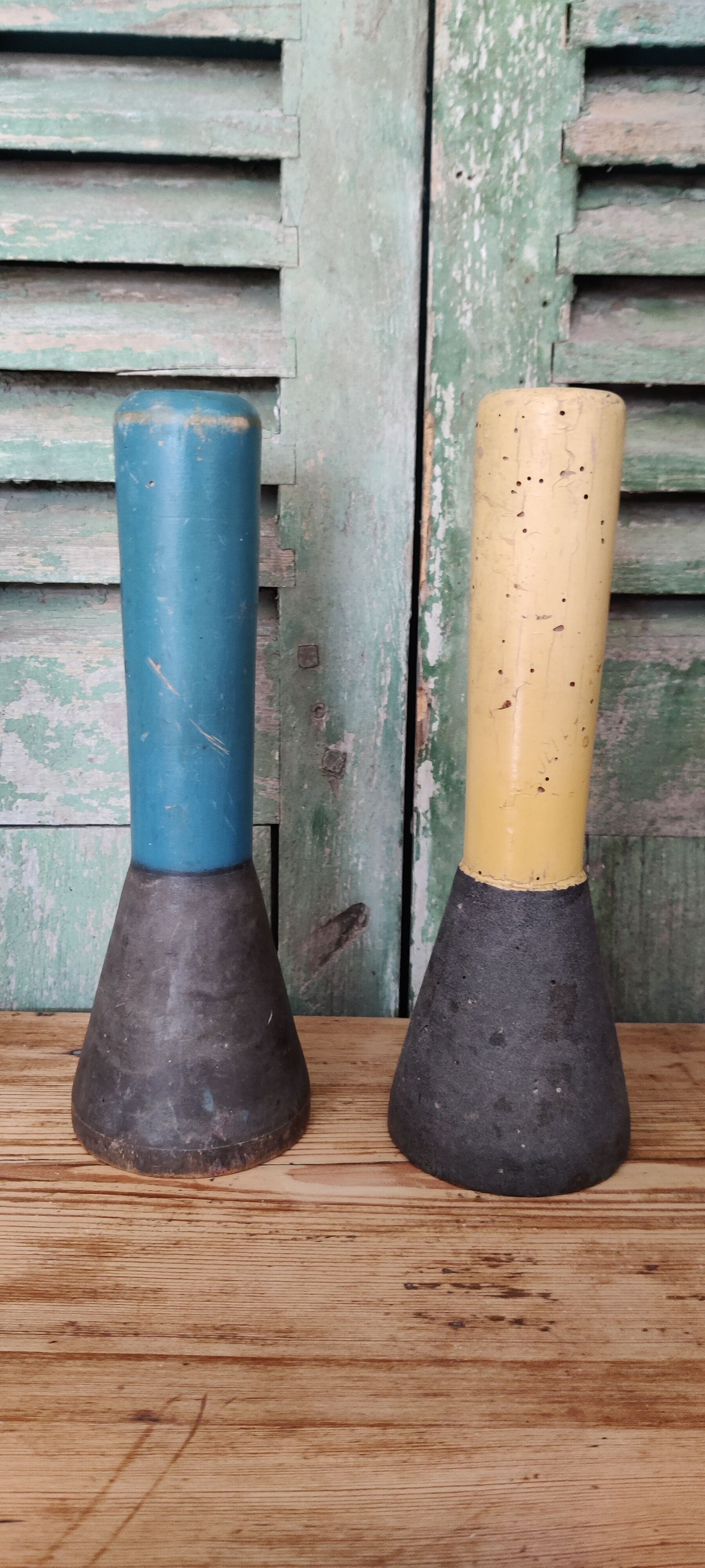 Set of two spinning coils