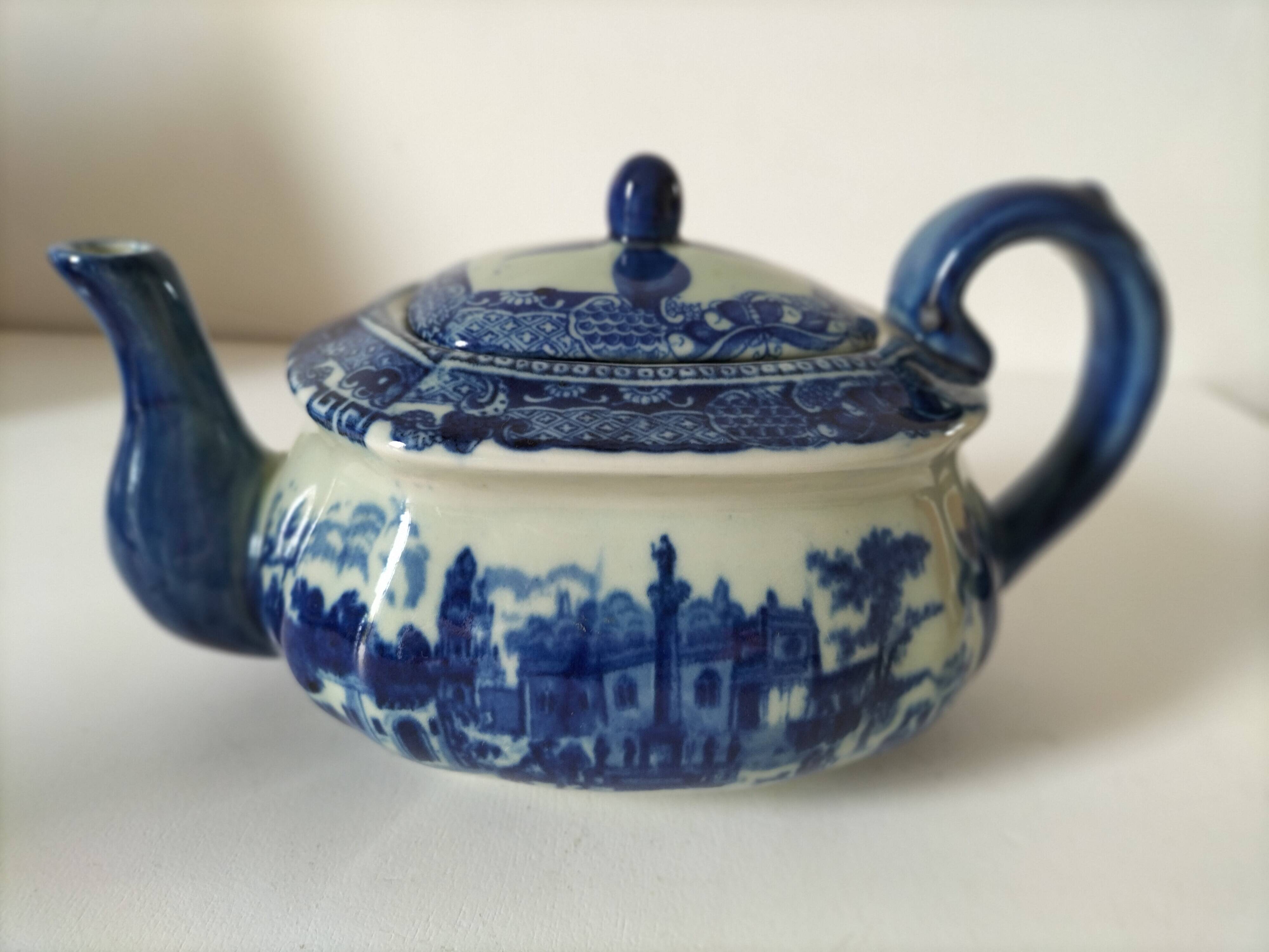 English ironstone teapot – Victoria Ware Ironstone
