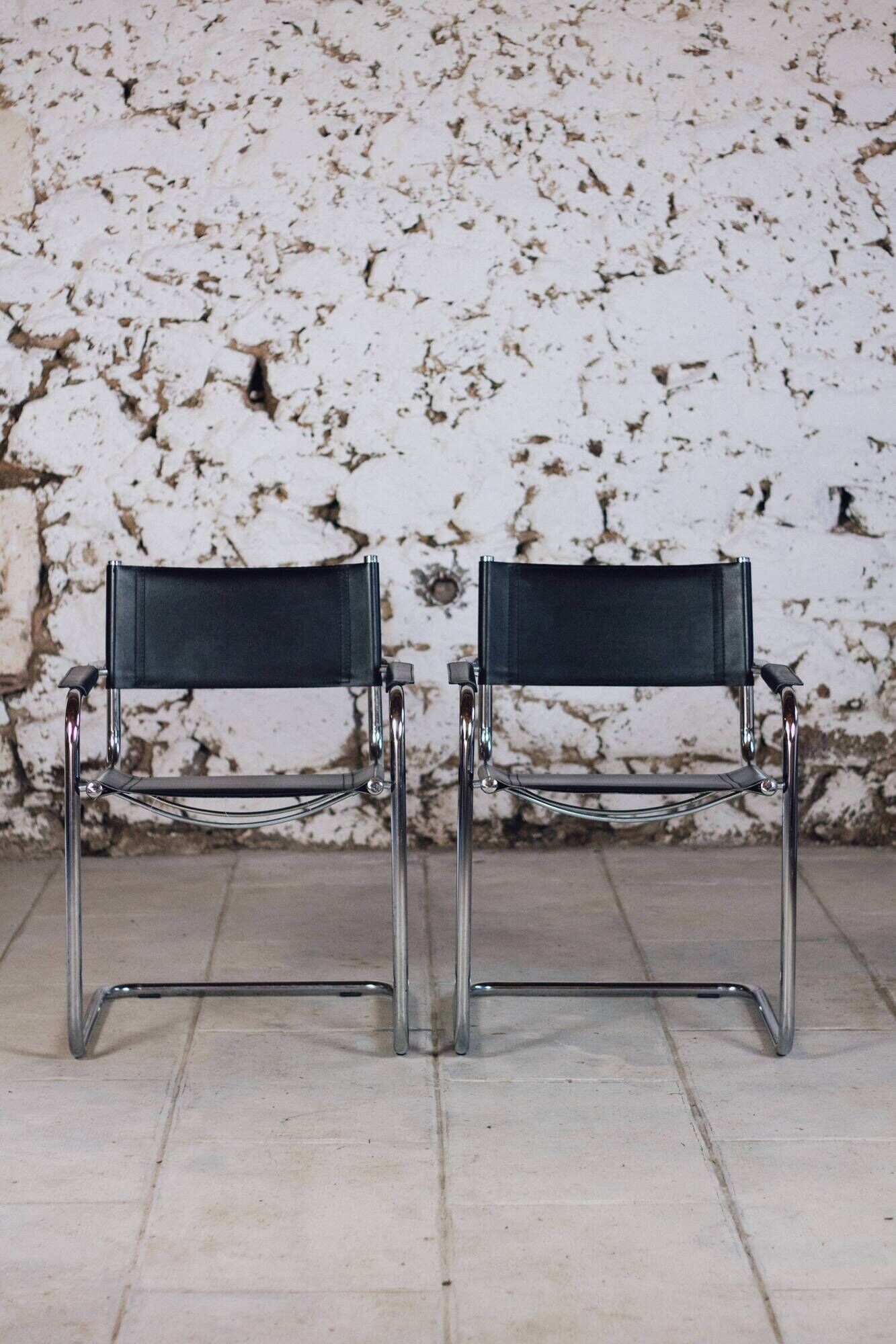 Pair of Bauhaus cantilever armchairs in chromed metal and leather, 1970