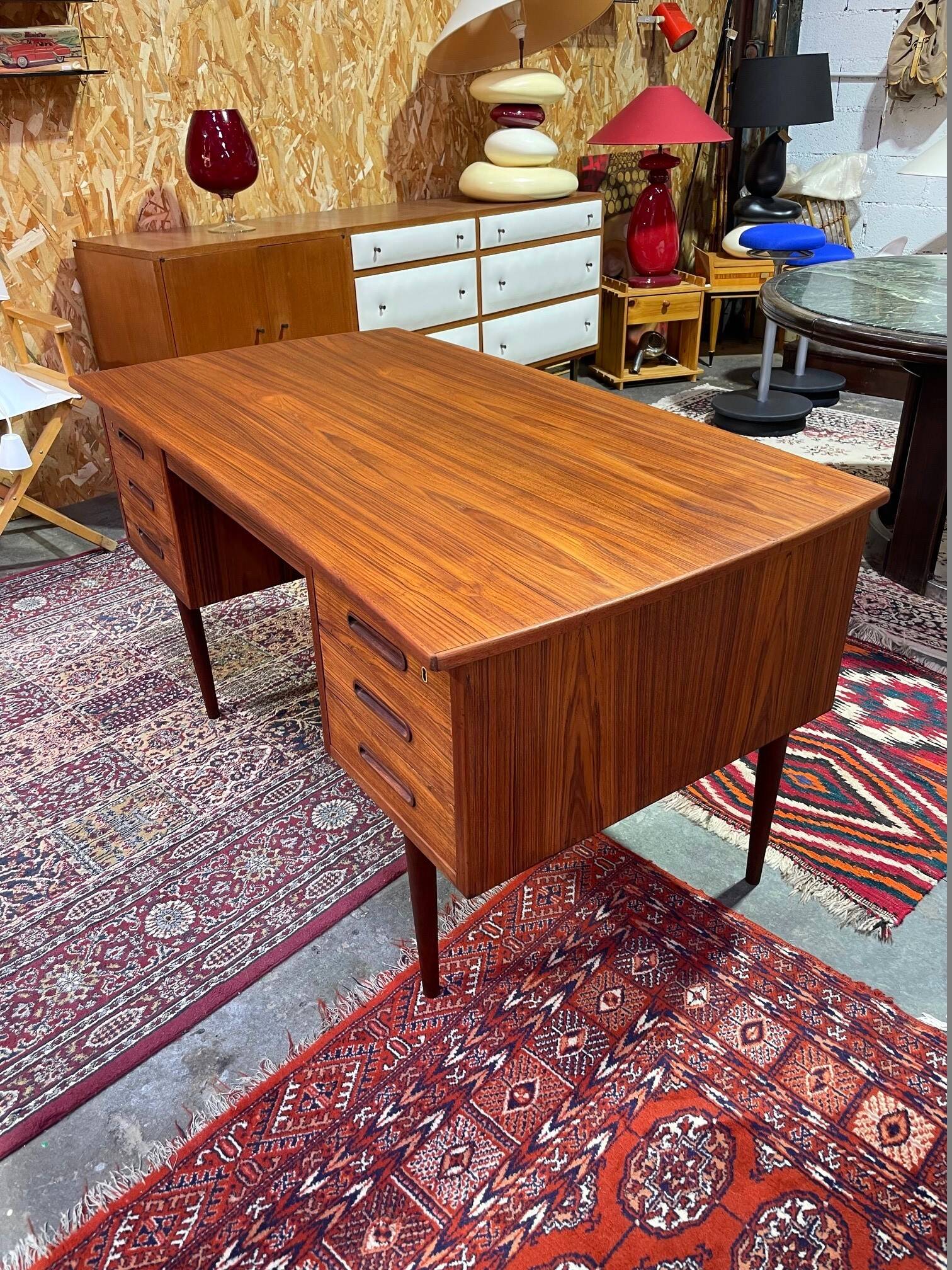 Vintage double-sided desk in teak, Scandinavian design from the 1960s.