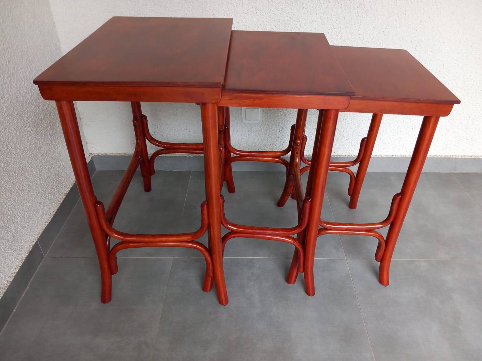 Ensemble de trois tables Pologne Cracovie années 1930