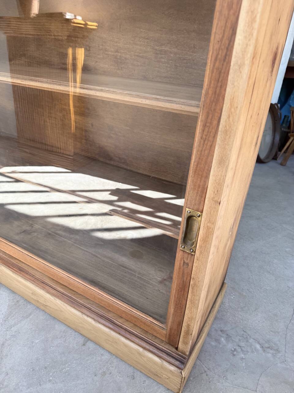 Enfilade vitrée en chêne, années 50