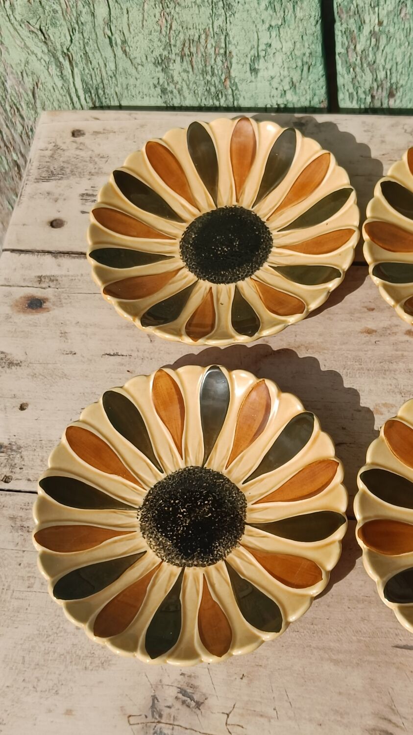Sunflower bowls from Gien