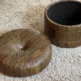 Pouf / coffre en patchwork de cuir kaki style De Sede