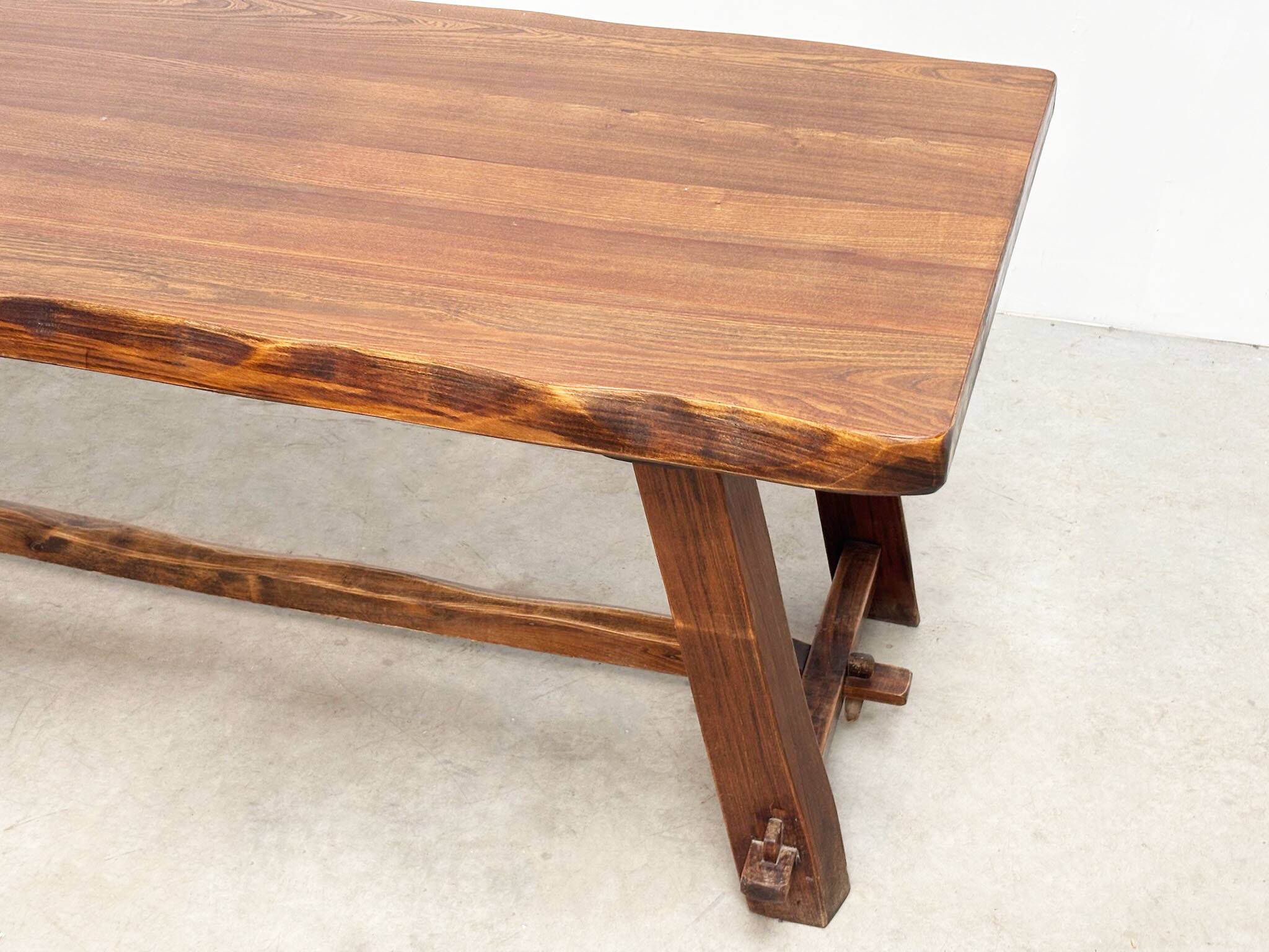 Dining table by Aranjou