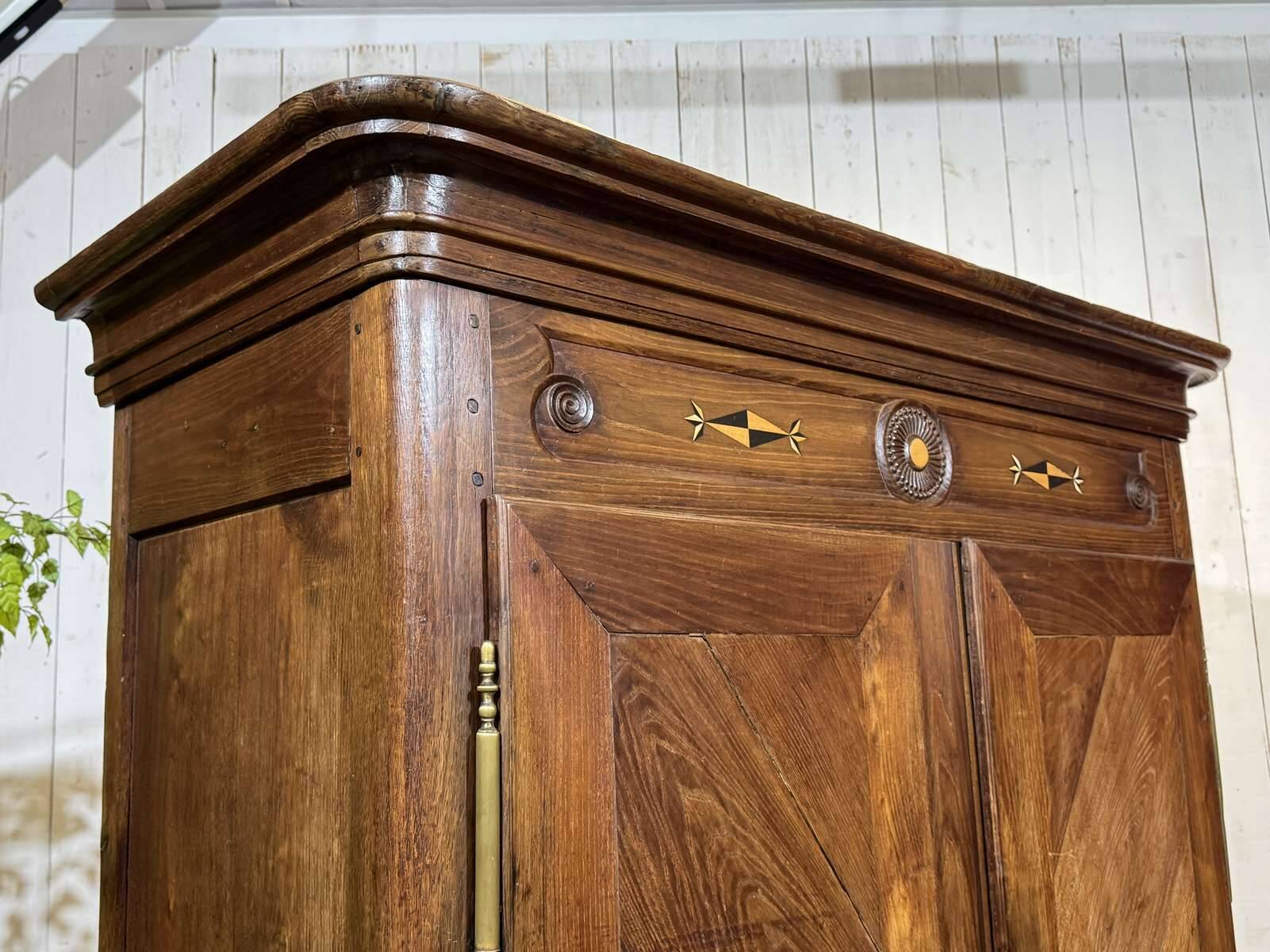 19th-century Breton wardrobe in oak and chestnut.
