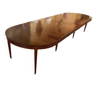 Extendable Louis XVI style mahogany dining table from the Directoire period