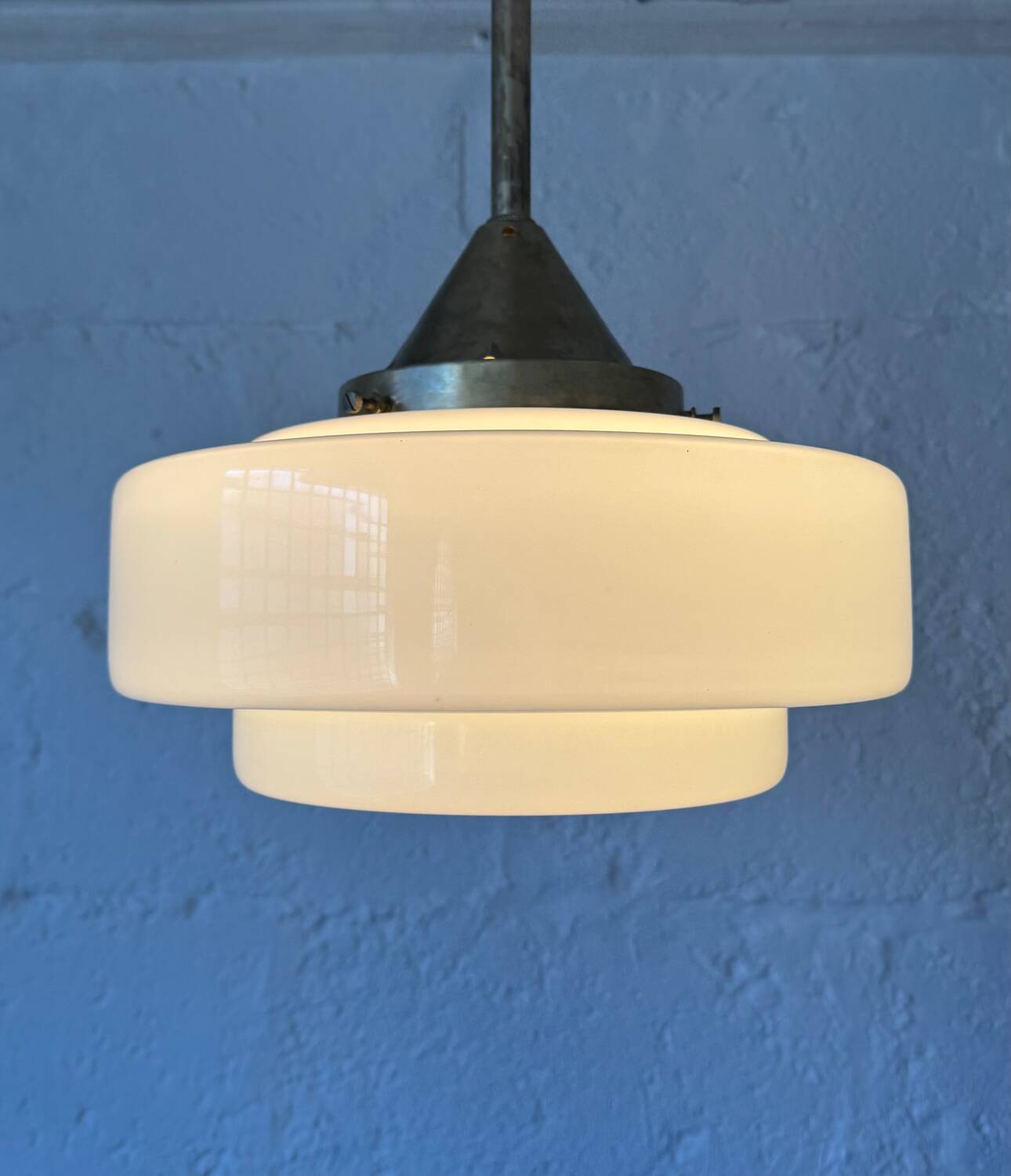 Lustre Art Déco opaline style Bauhaus