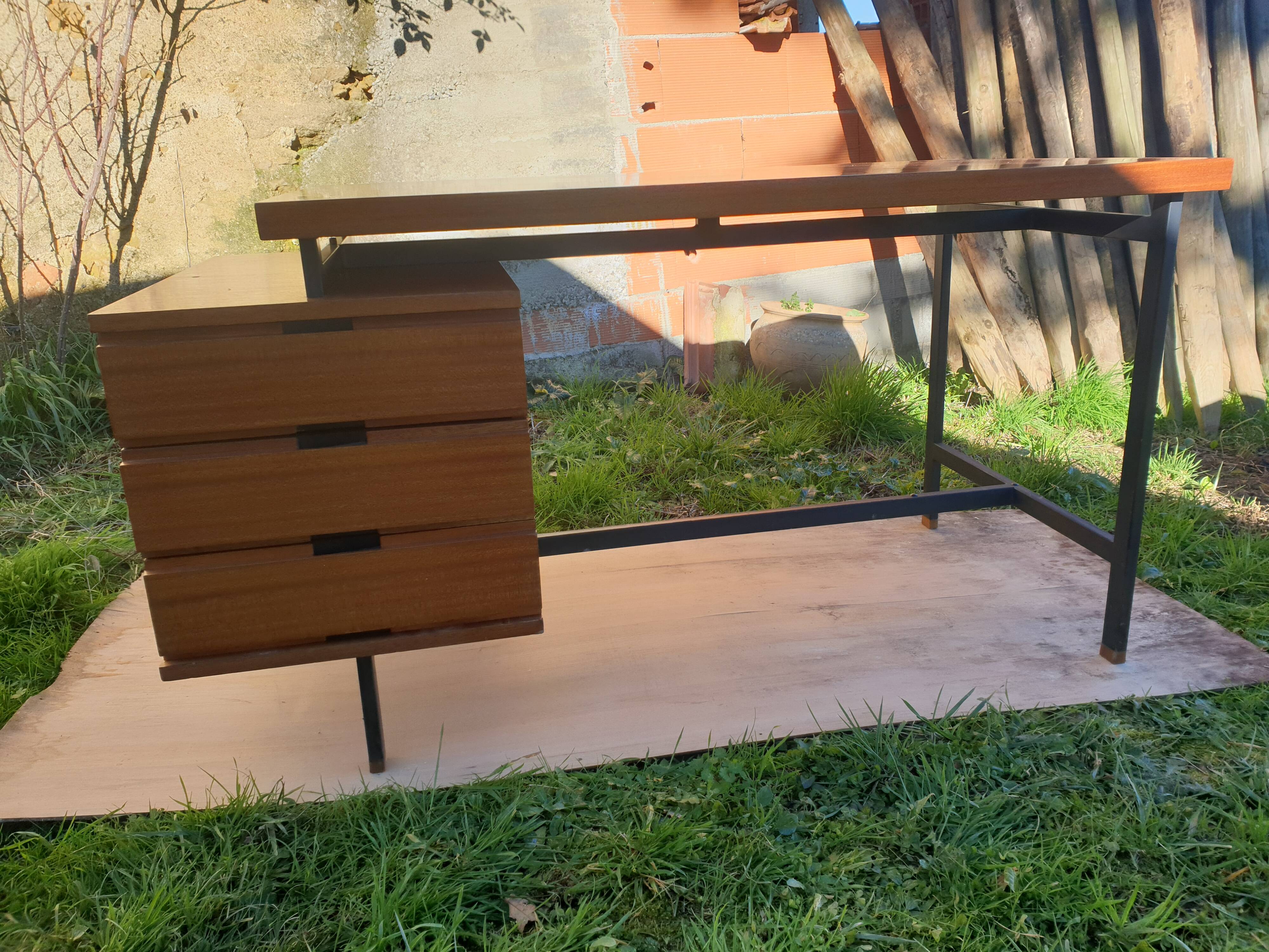 Pierre Guariche Office