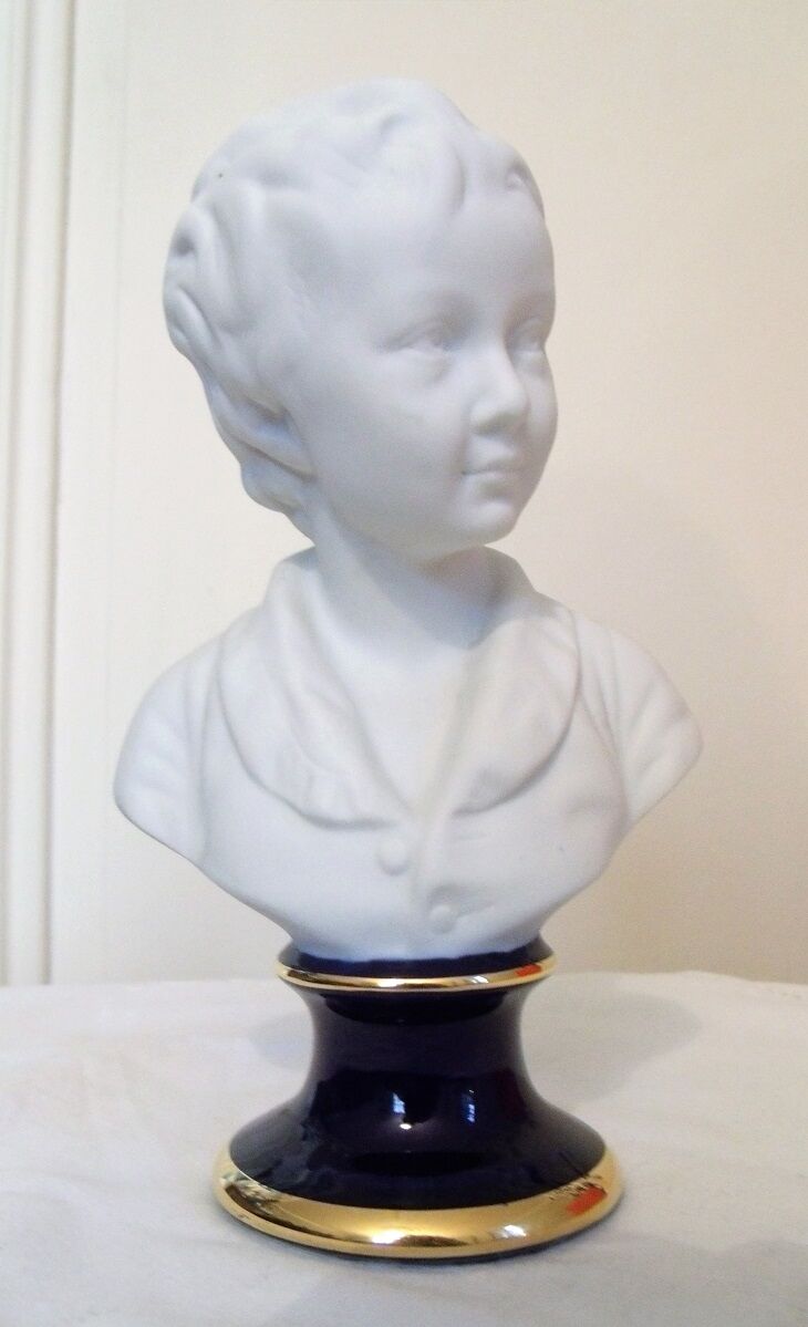 Buste de jeune garçon en biscuit de porcelaine de Limoges signé Ternet