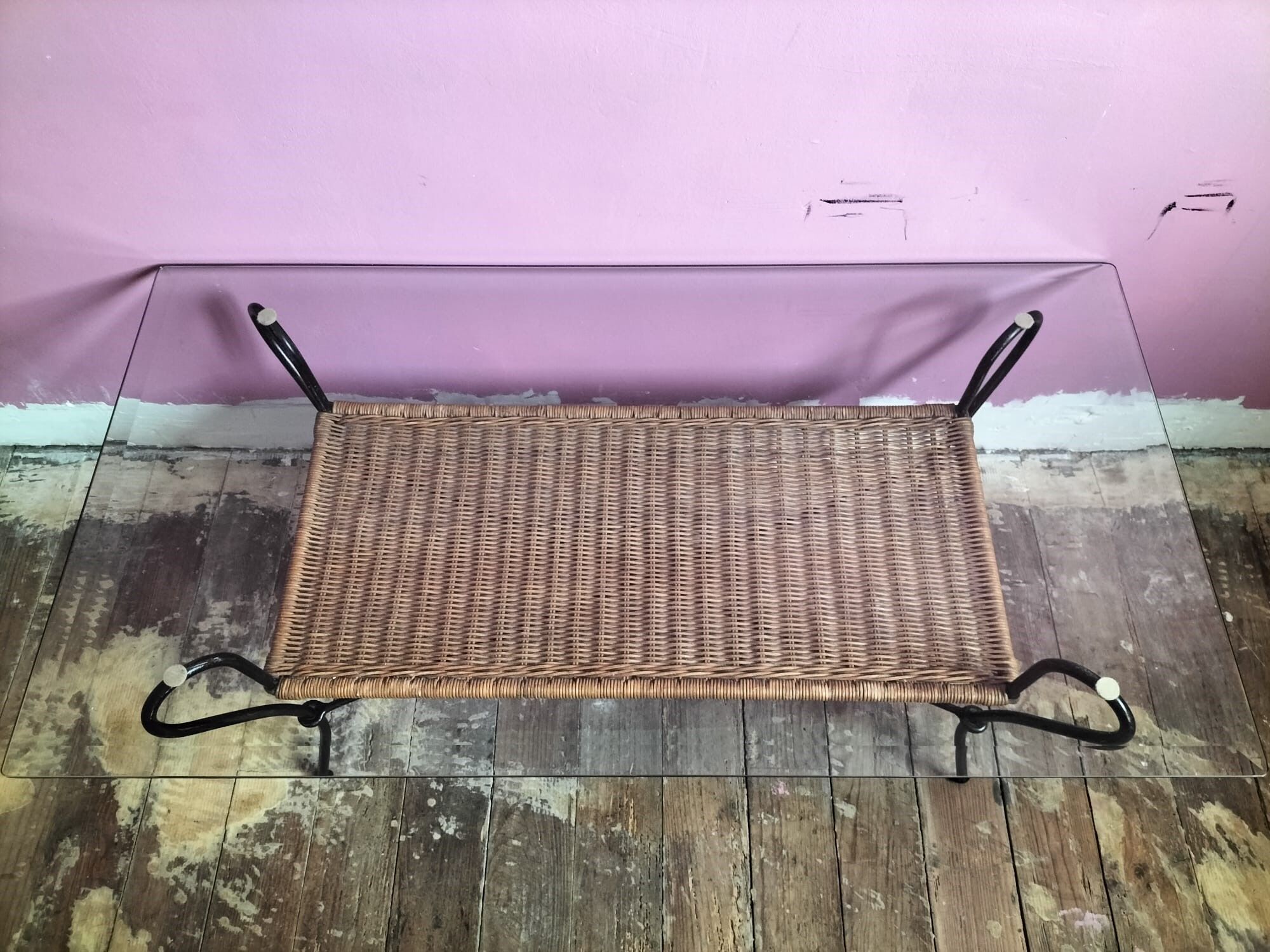 Coffee table in vintage glass and metal rattan