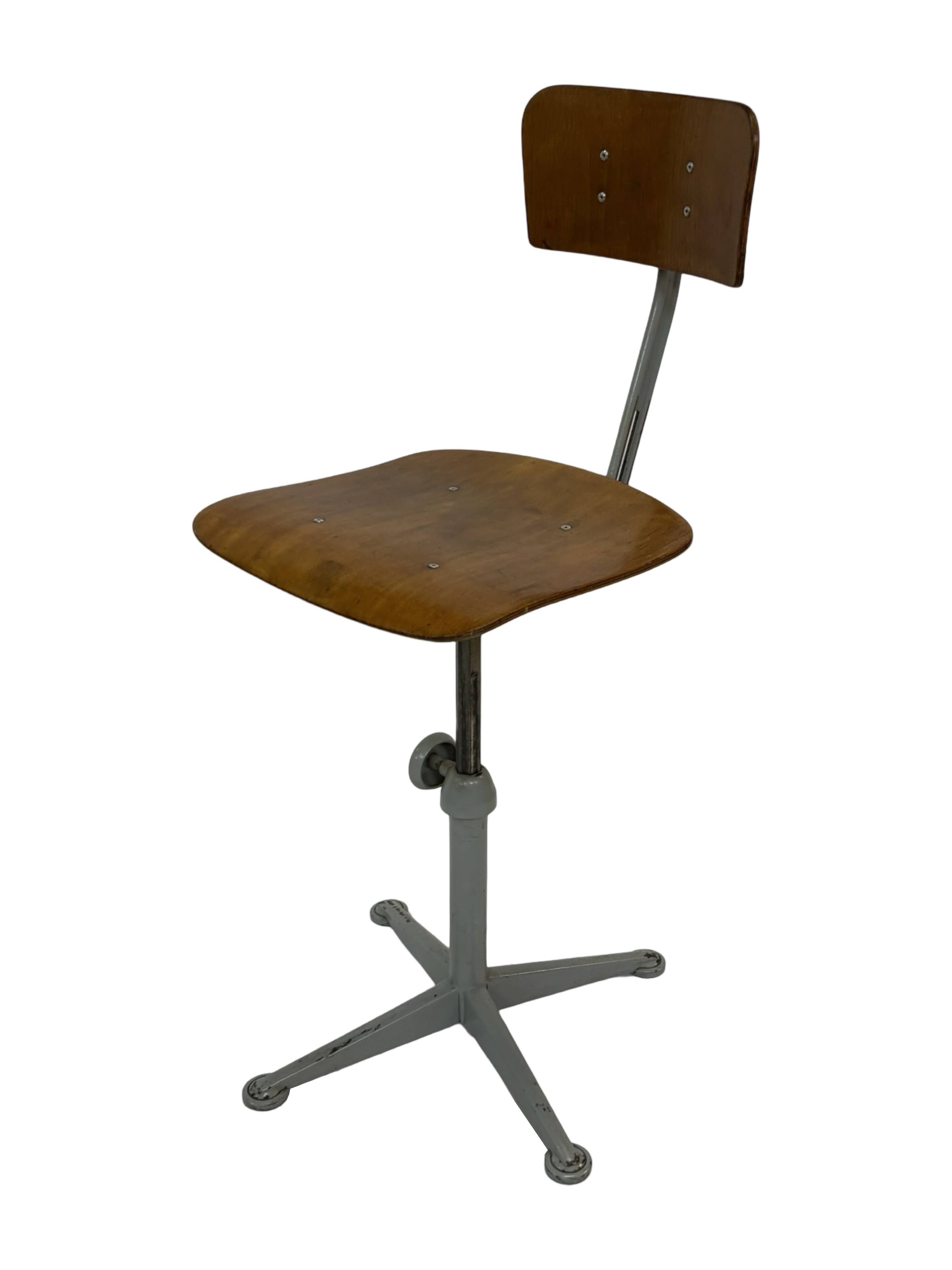Vintage Friso Kramer chair from Ahrend de Cirkel dutch design