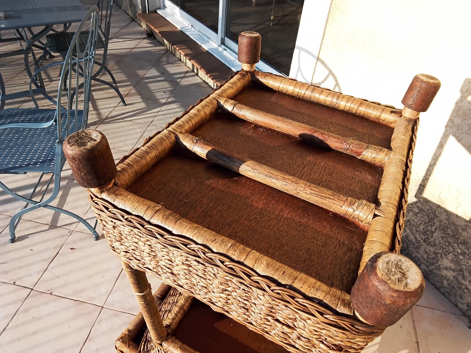 Vintage rattan service