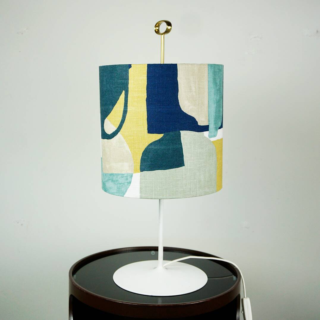 Austrian Mid-Century Table Lamp, White Lacquered with Brass Elements, Attributed to J.T. Kalmar