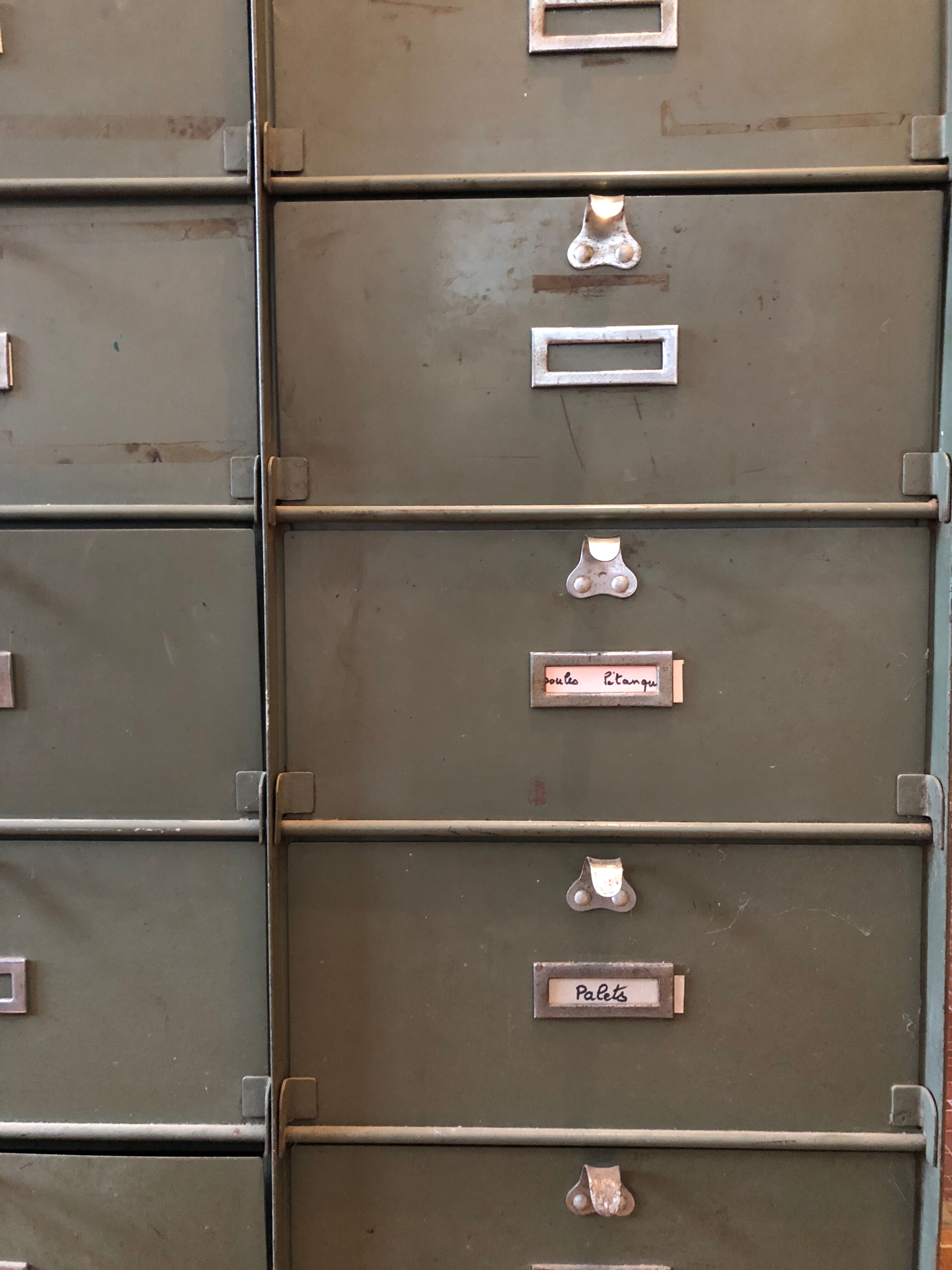 Industrial locker cabinet with valves